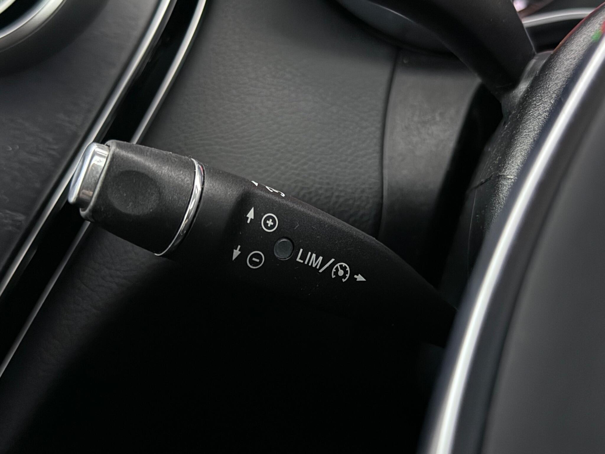 Mercedes-Benz C-Class view 18