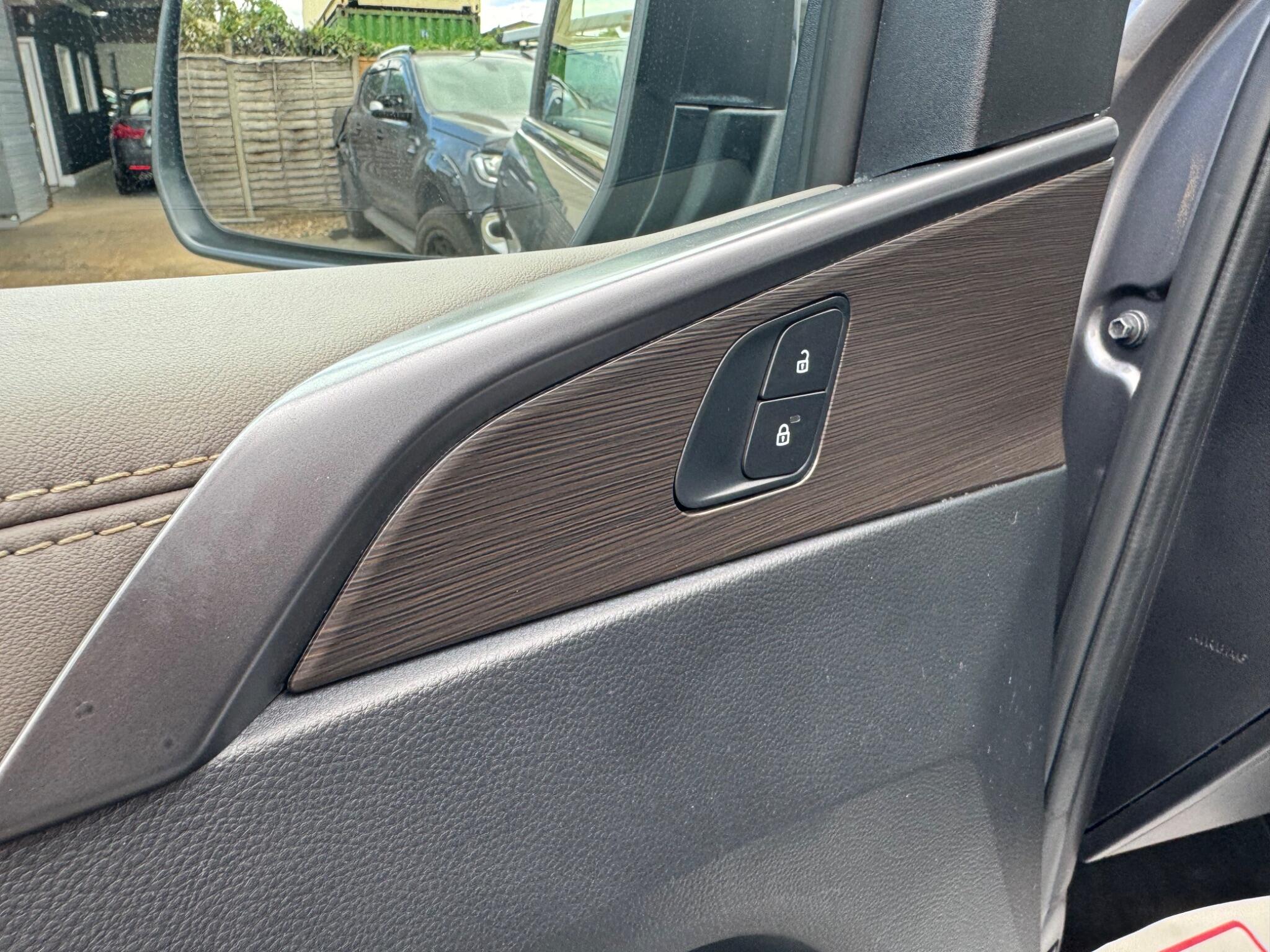Volkswagen Amarok view 44