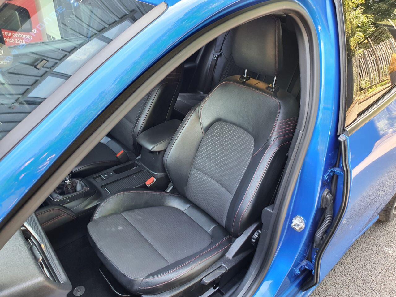 Ford Focus view 27