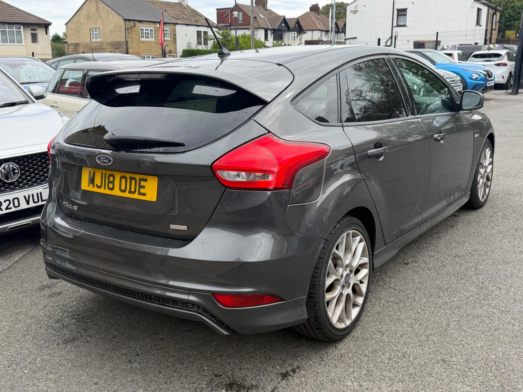 Ford Focus view 6