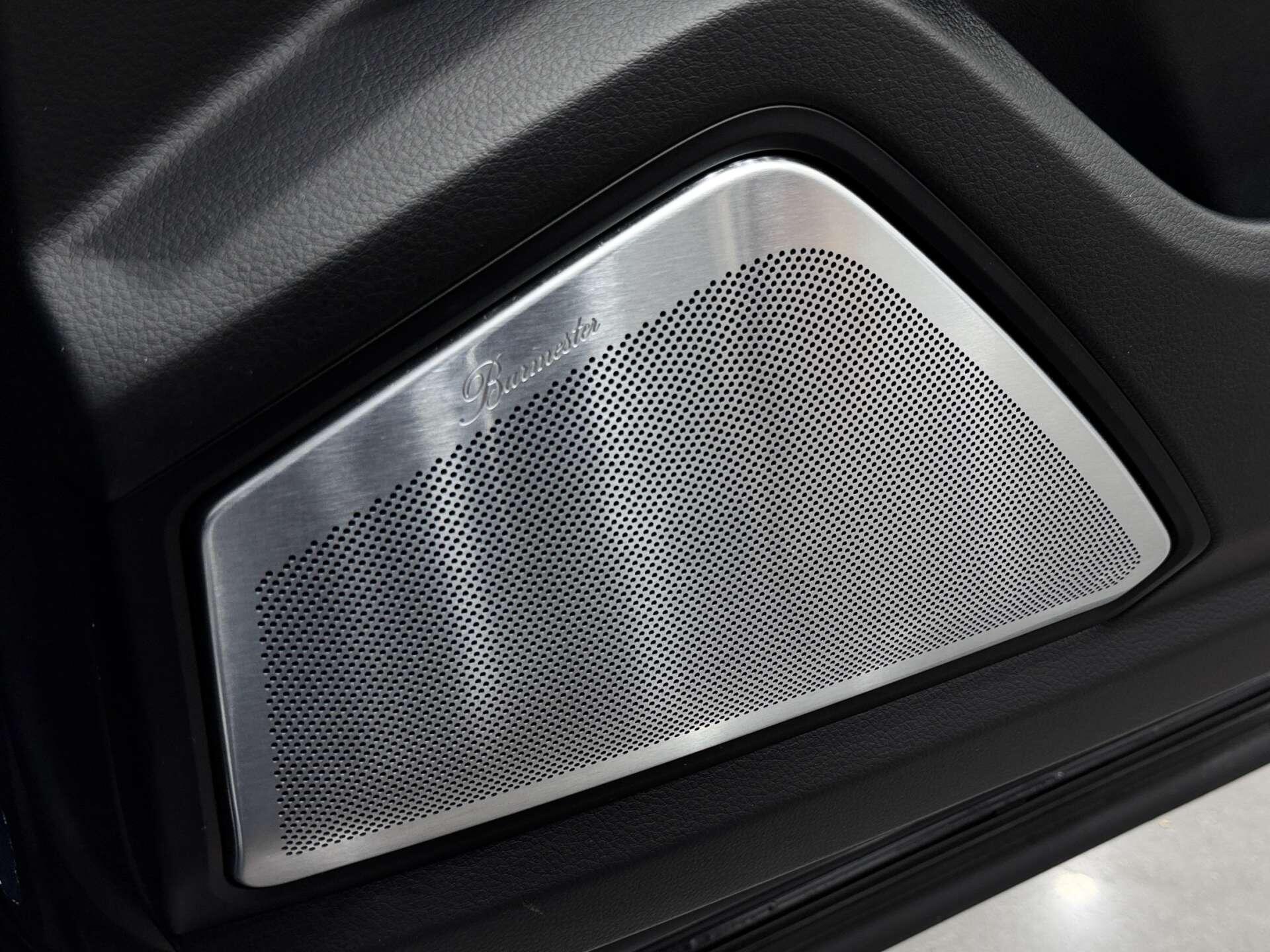 Porsche Cayenne view 40