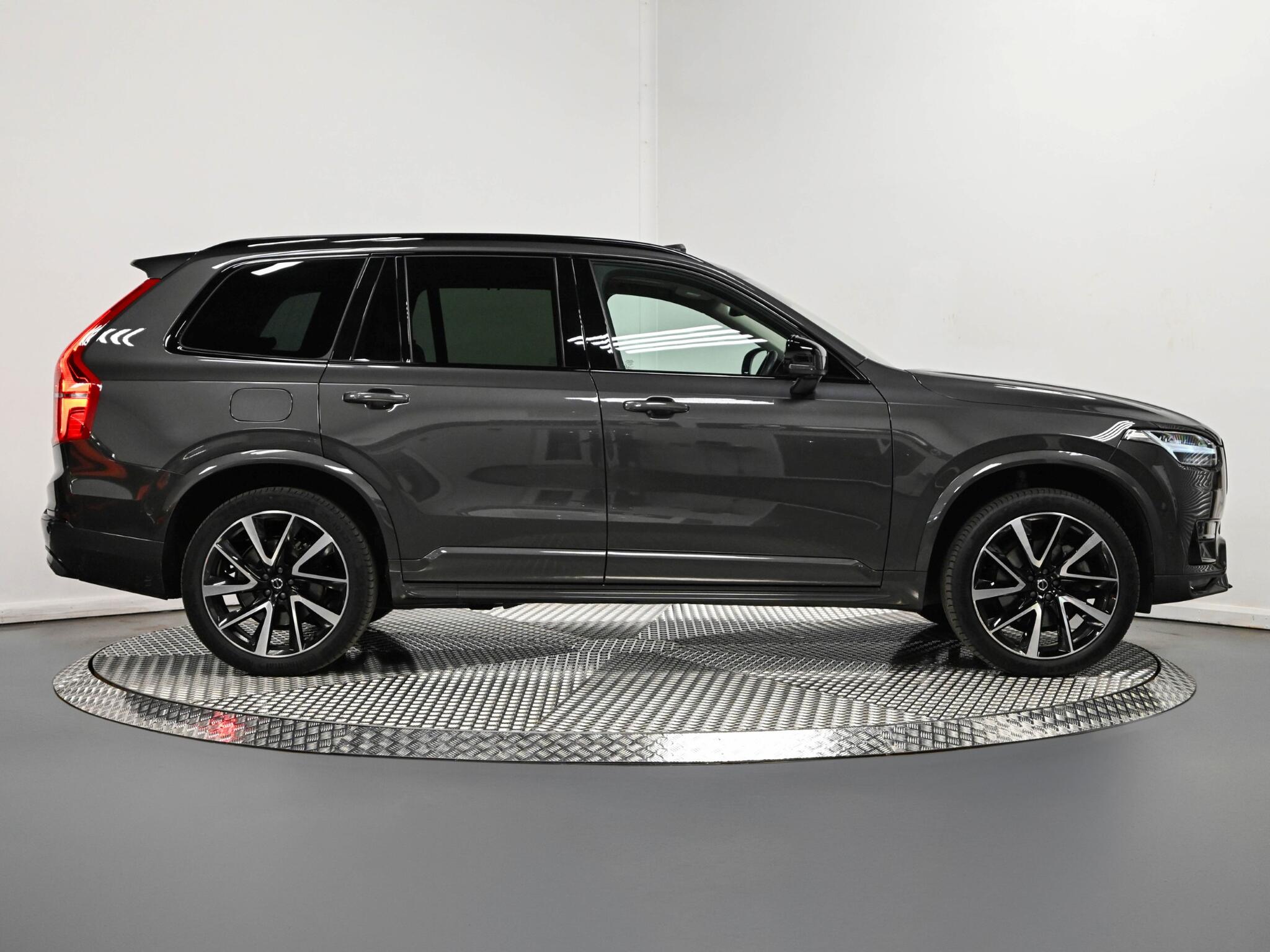 Volvo XC90 view 27