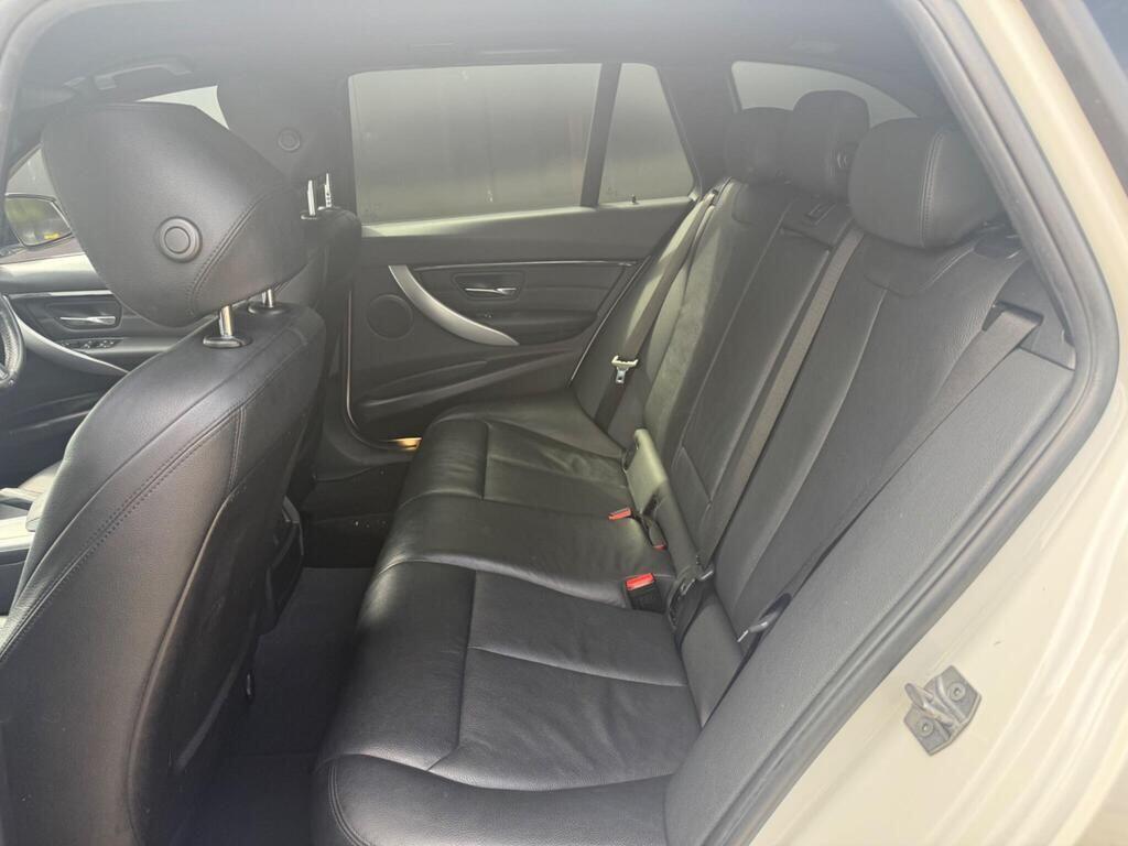 BMW 3 Series view 24