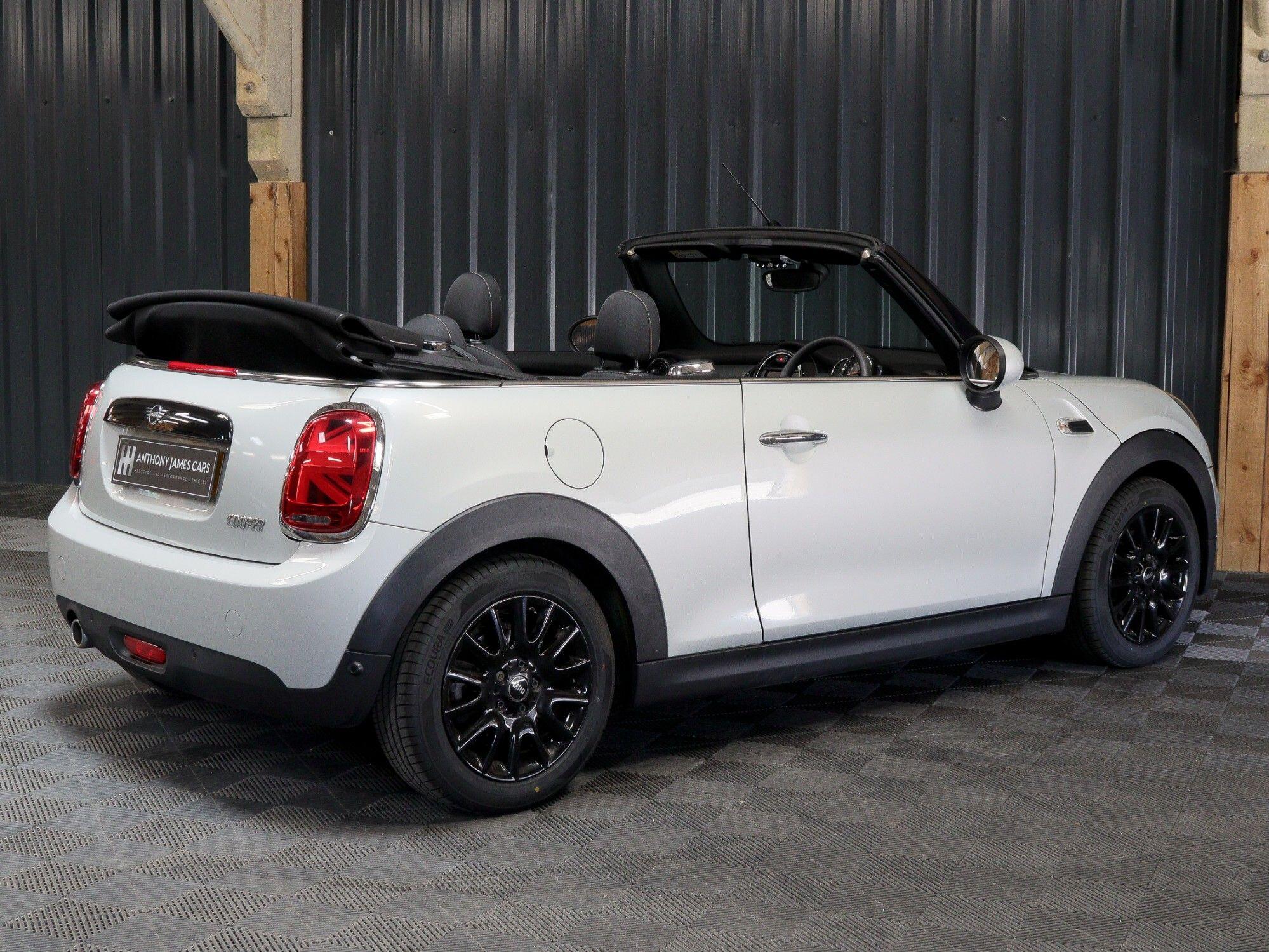 Mini Convertible view 14