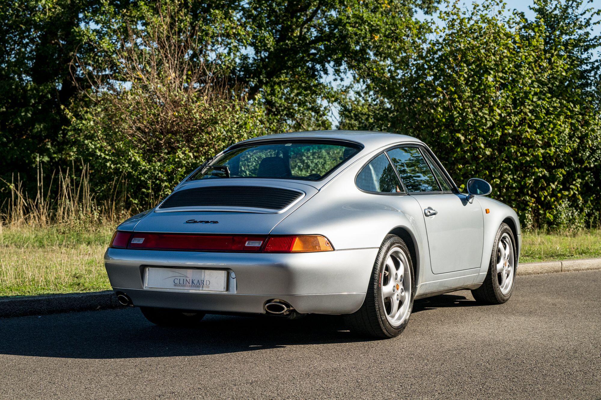 Porsche 911 view 7