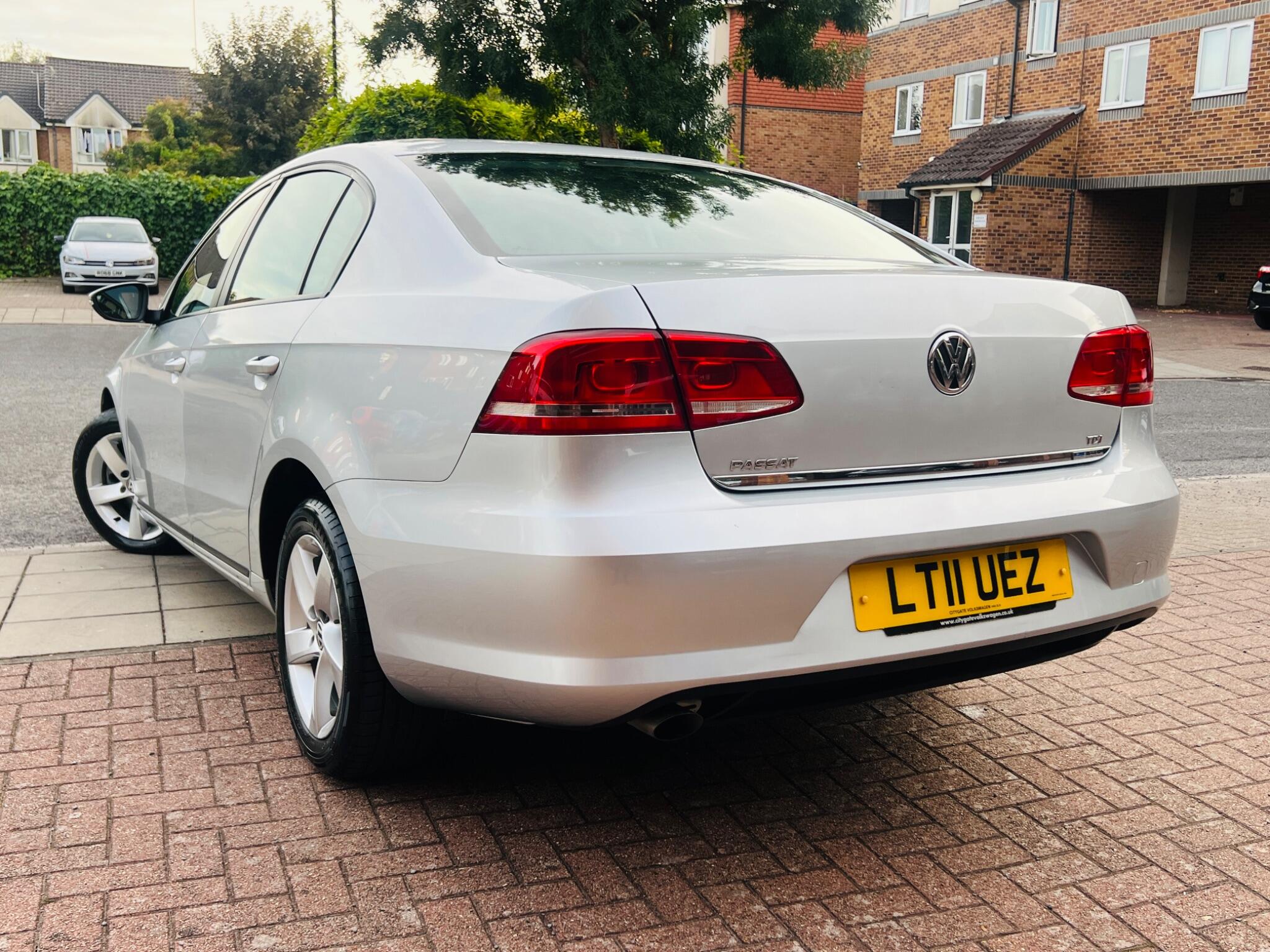 Volkswagen Passat view 24