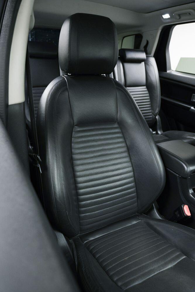 Land Rover Discovery Sport view 10
