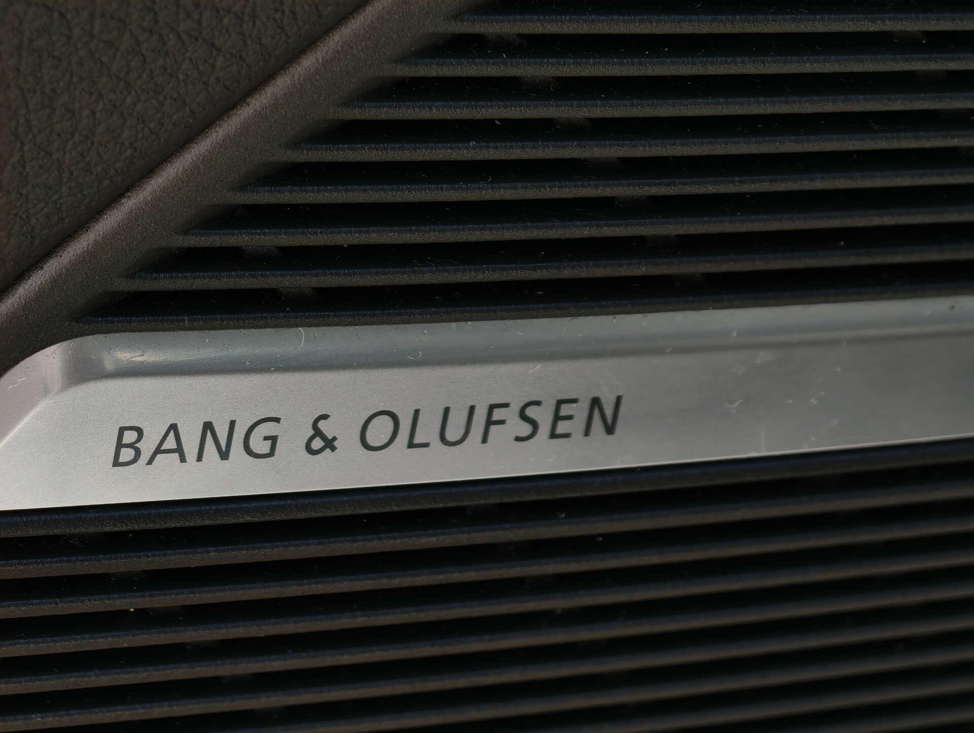 Audi Q8 view 33