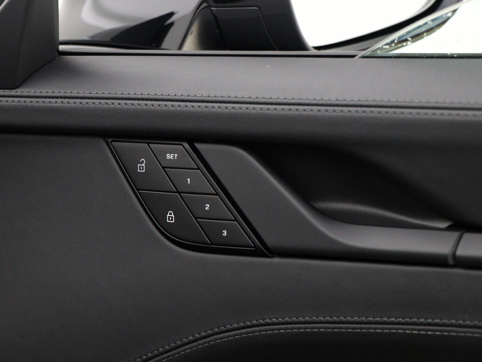 Porsche 911 view 34