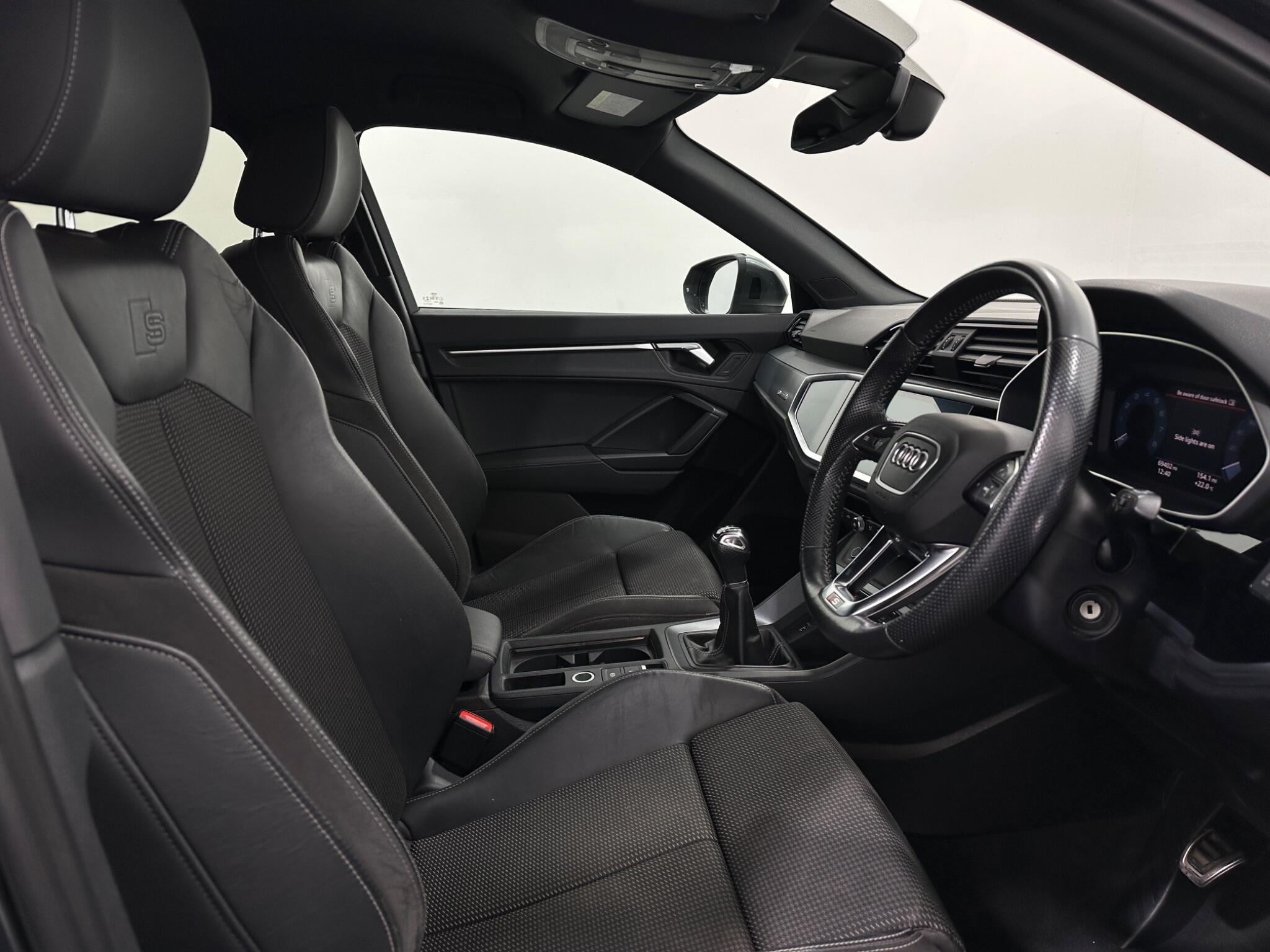 Audi Q3 view 31