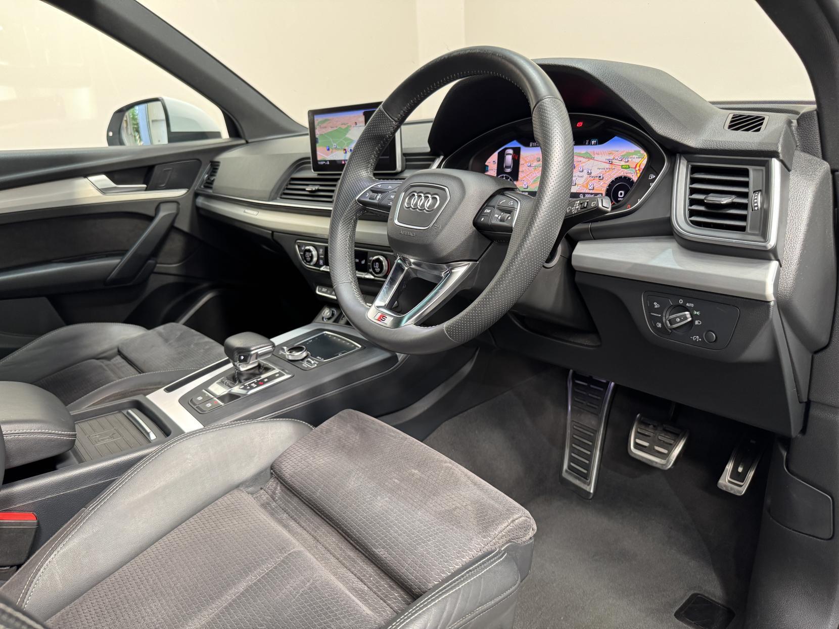 Audi Q5 view 20