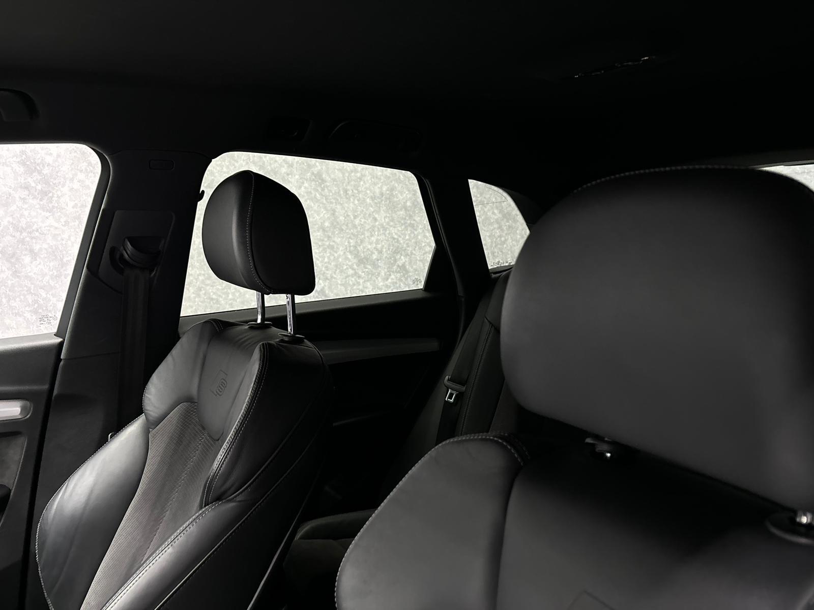 Audi Q5 view 8