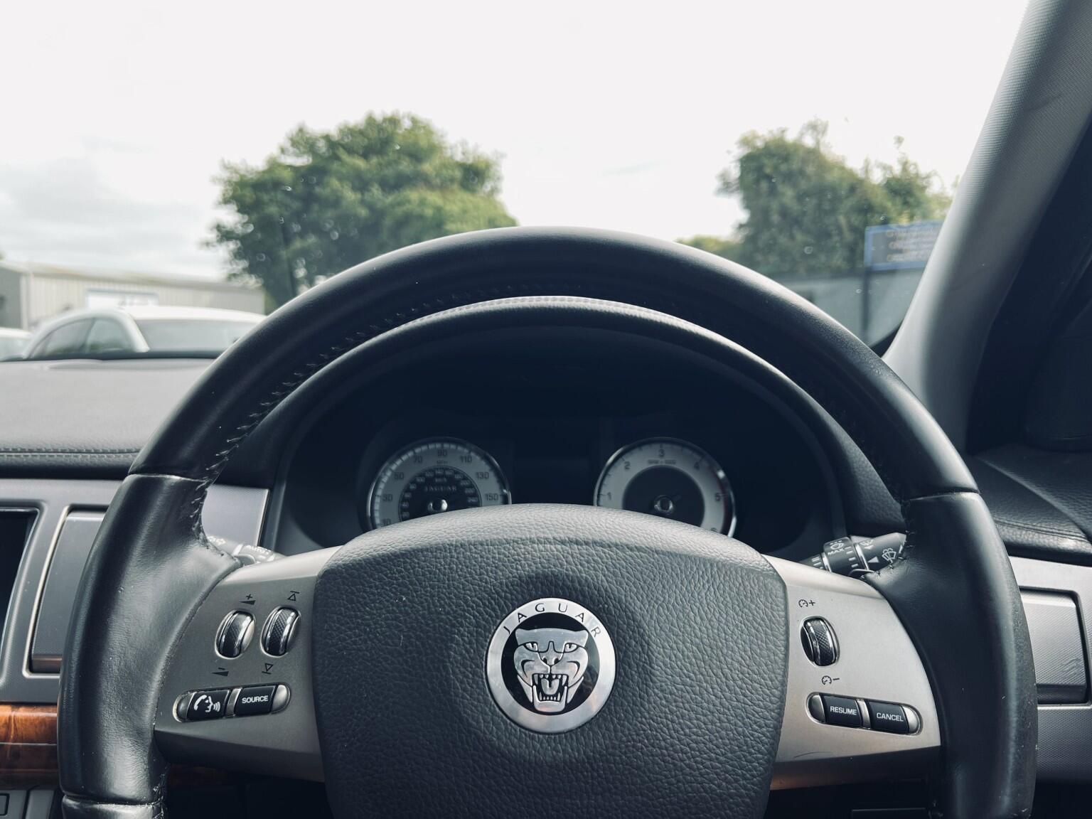 Jaguar XF view 16