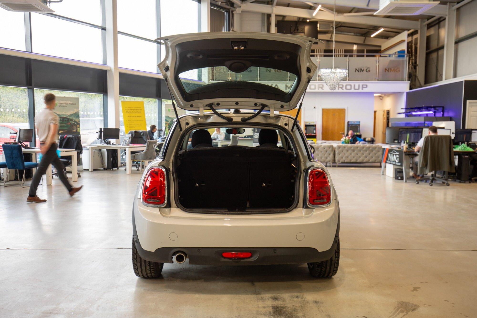 Mini Hatch view 28