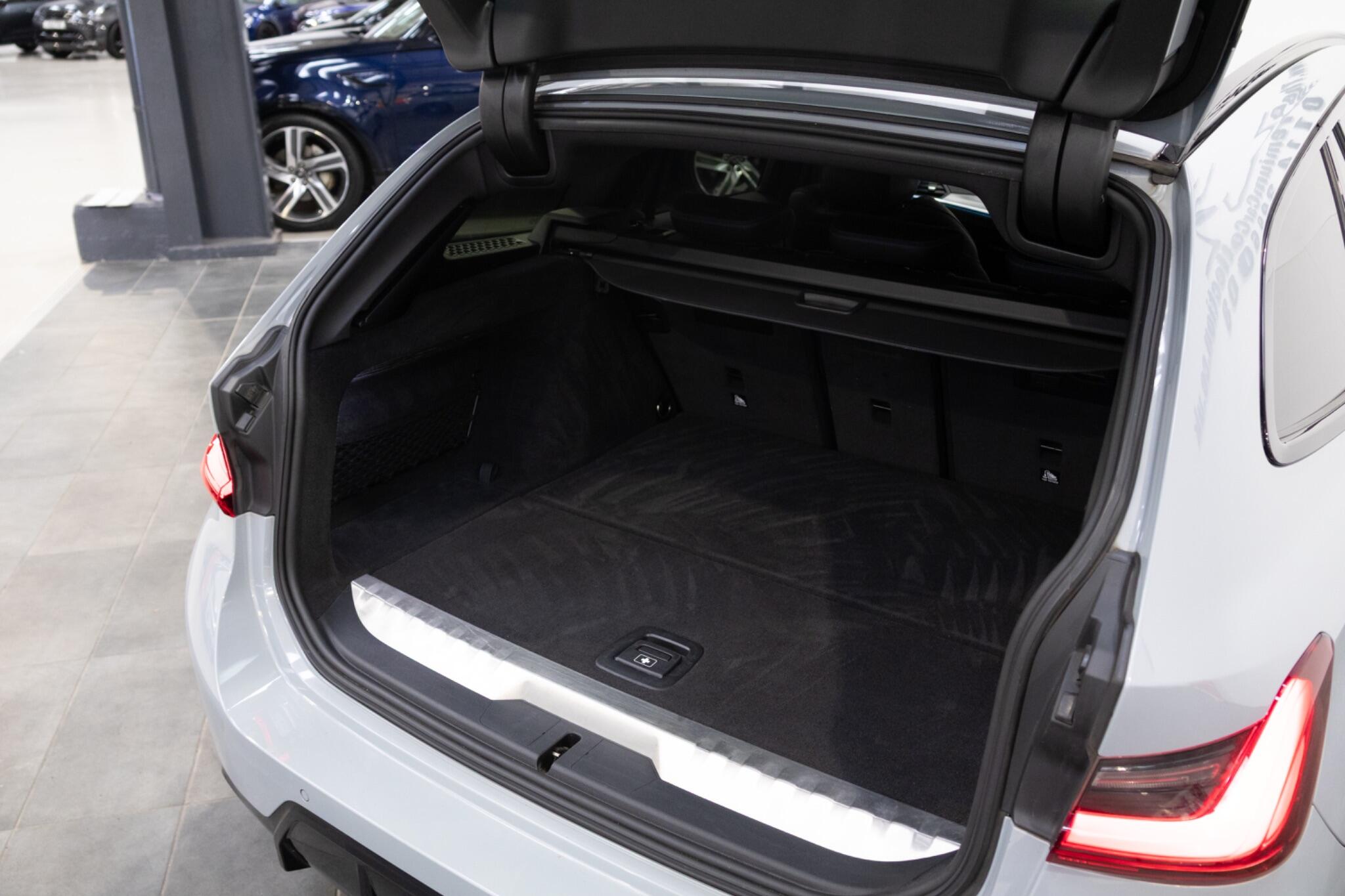 BMW 3 Series view 13