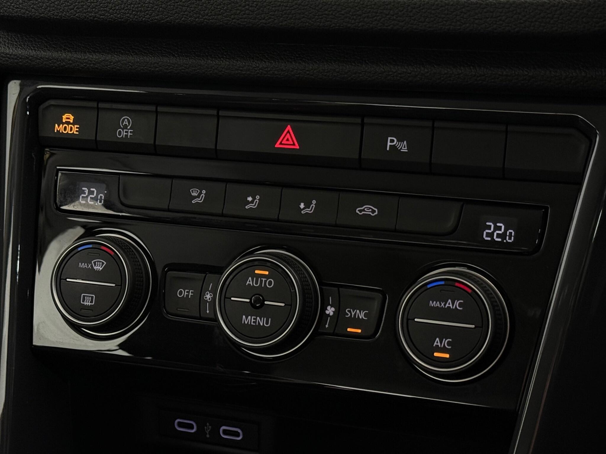 Volkswagen T-Roc view 31