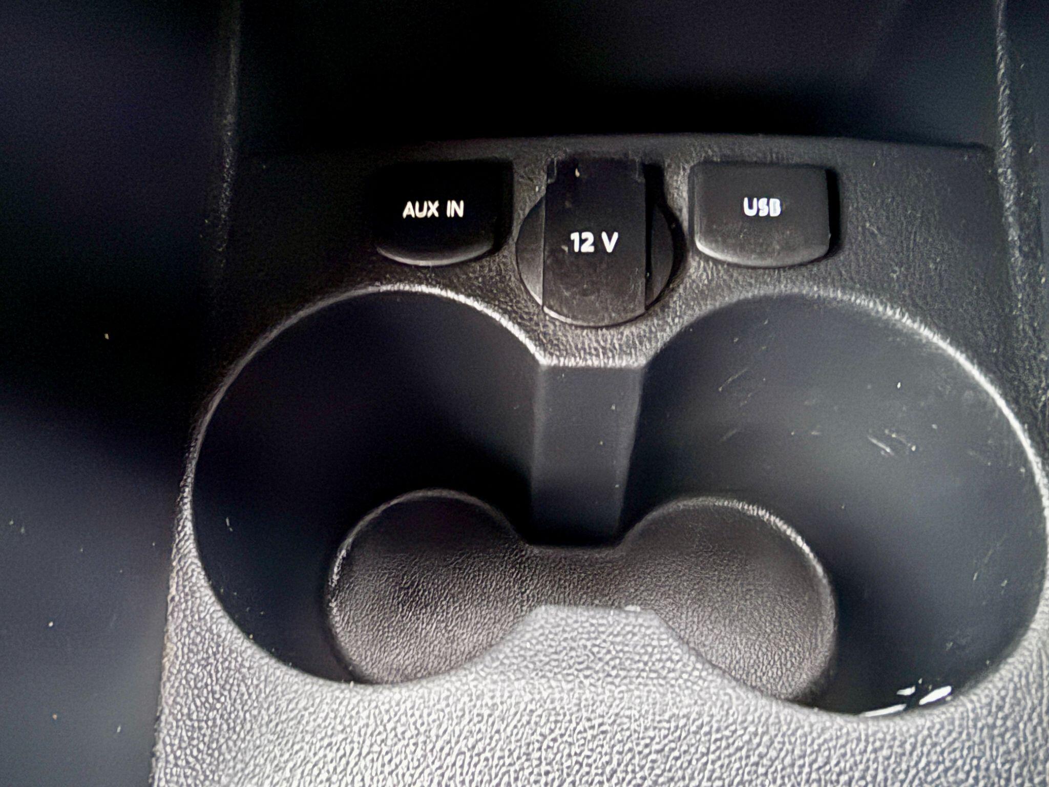 2015 Volkswagen Polo image 25