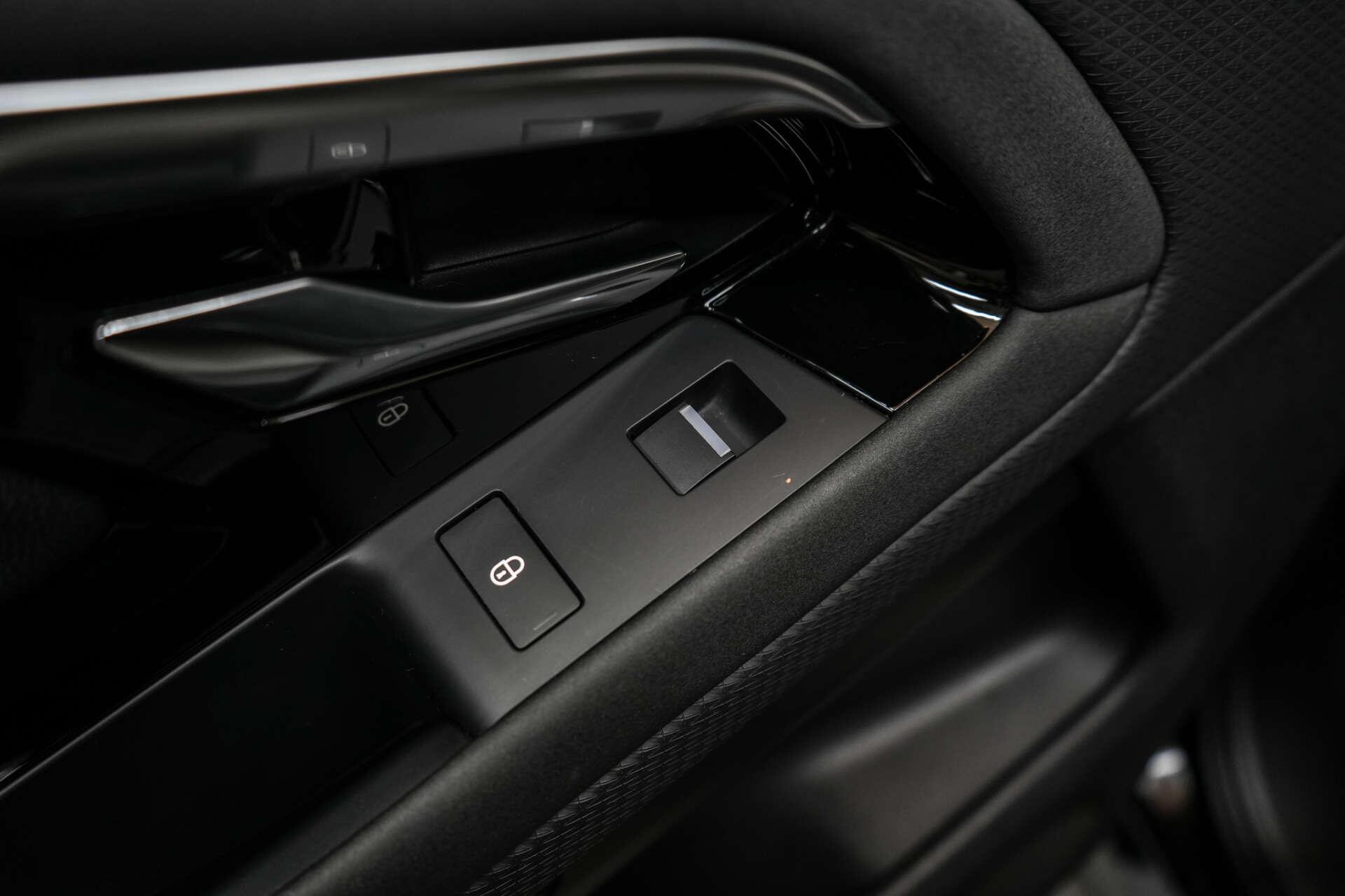 Land Rover Range Rover Evoque view 18
