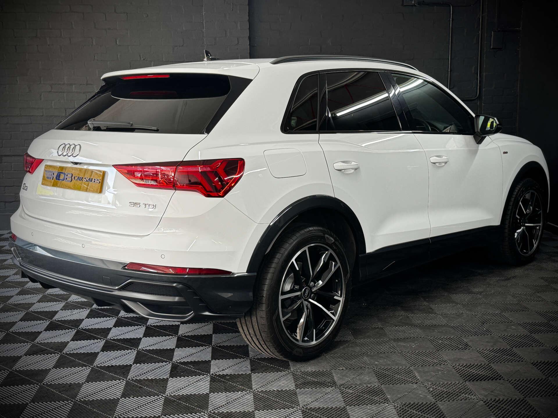 Audi Q3 view 20