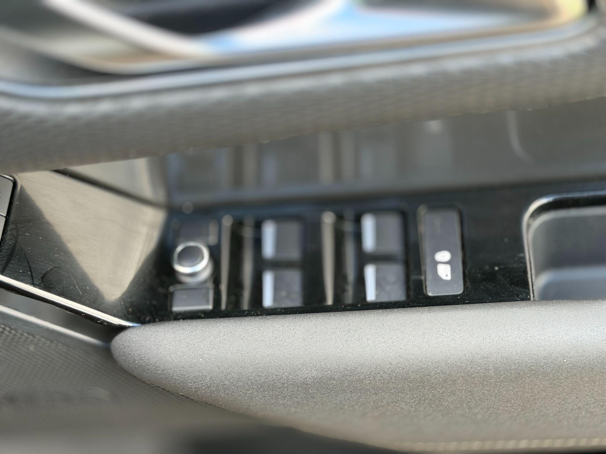 Land Rover Range Rover Velar view 51