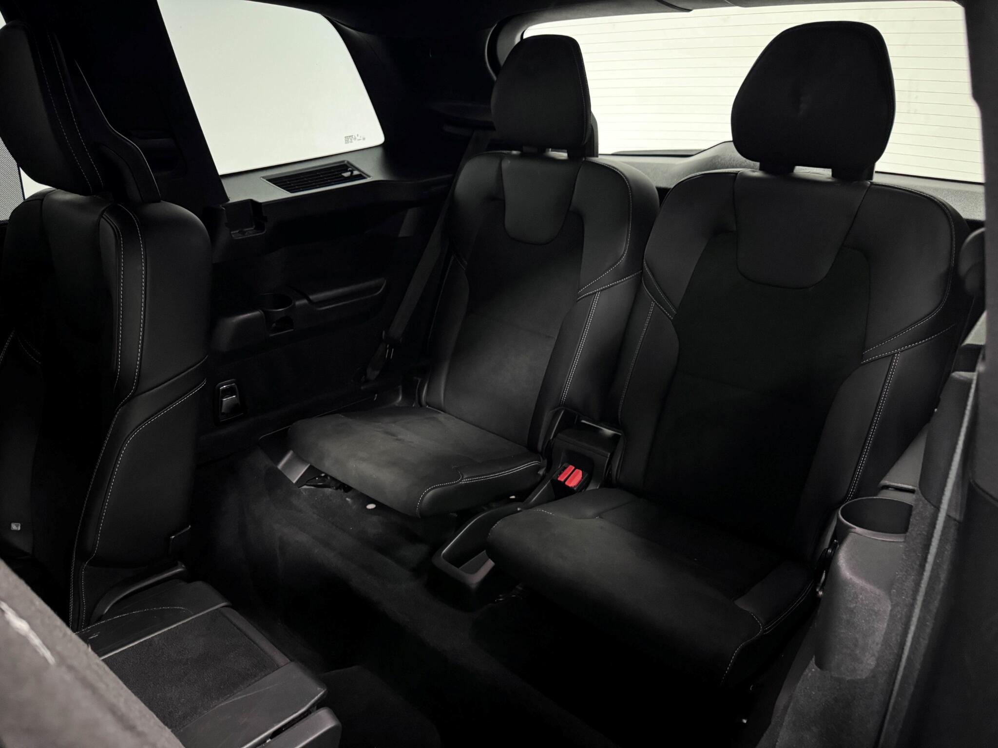 Volvo XC90 view 28