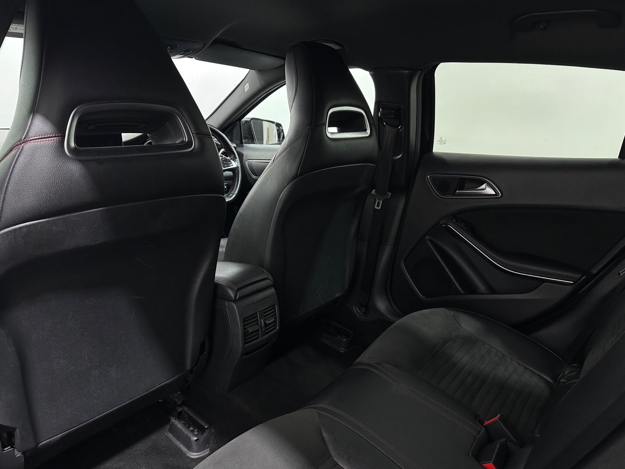 Mercedes-Benz Gla view 38