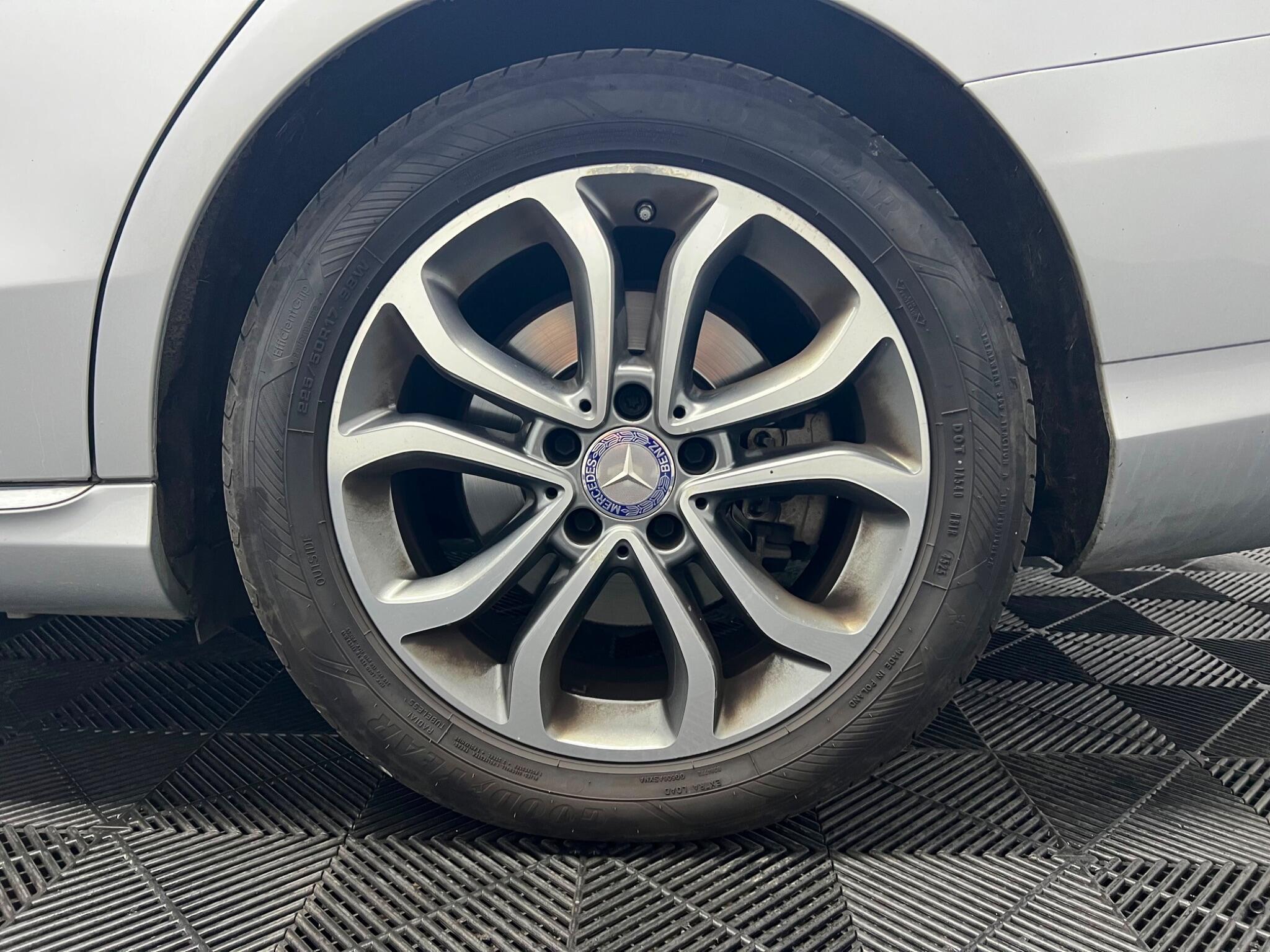 Mercedes-Benz C Class view 22