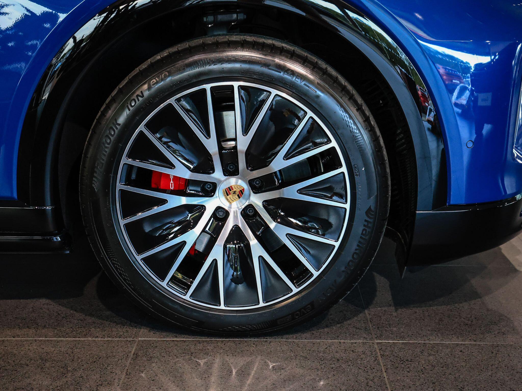Porsche Cayenne view 11