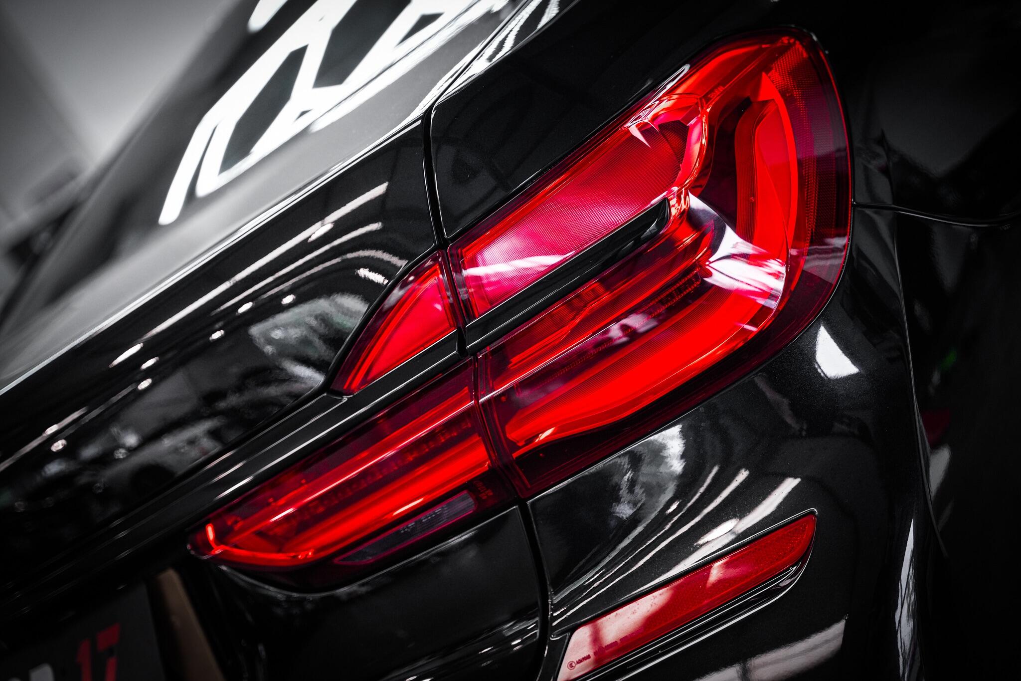 BMW 7 Series view 36