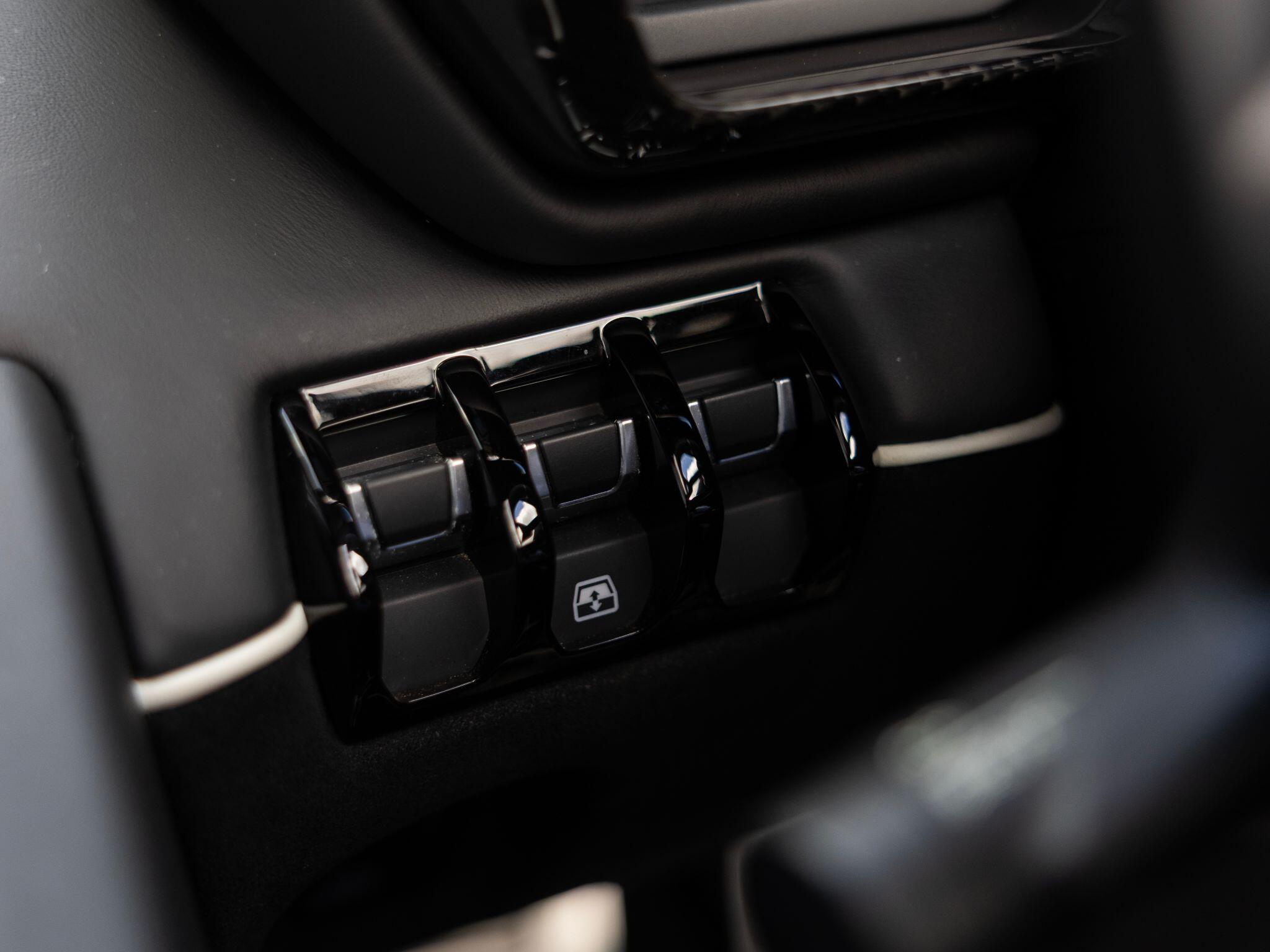 Lamborghini Aventador view 45