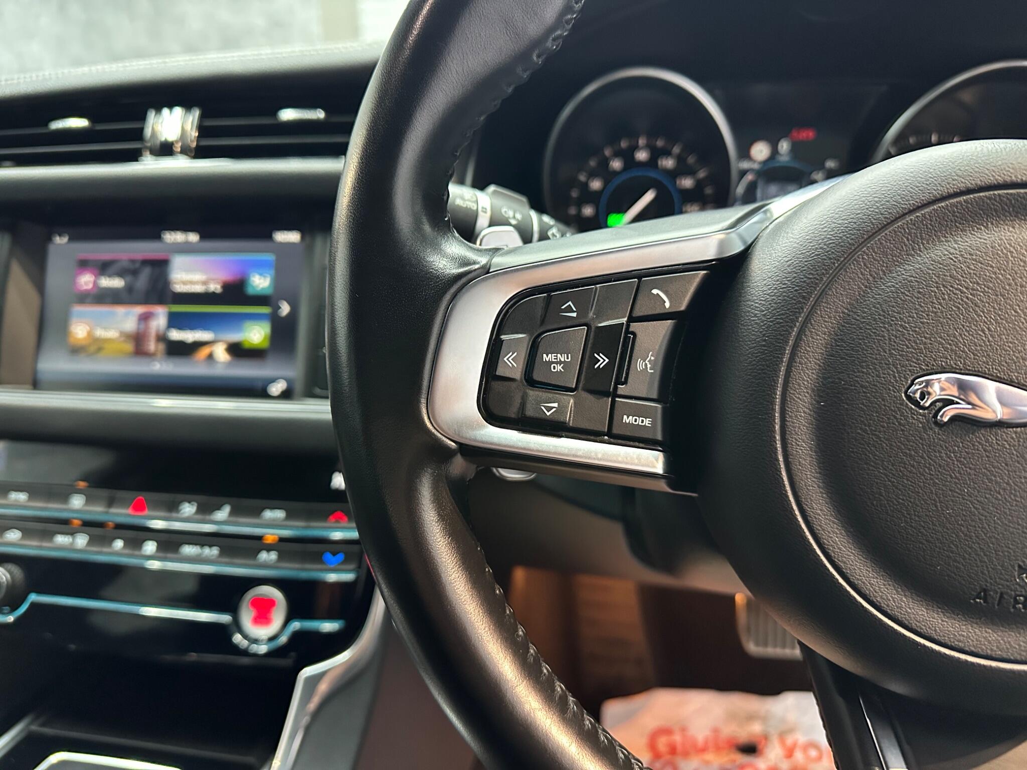 Jaguar XF view 8