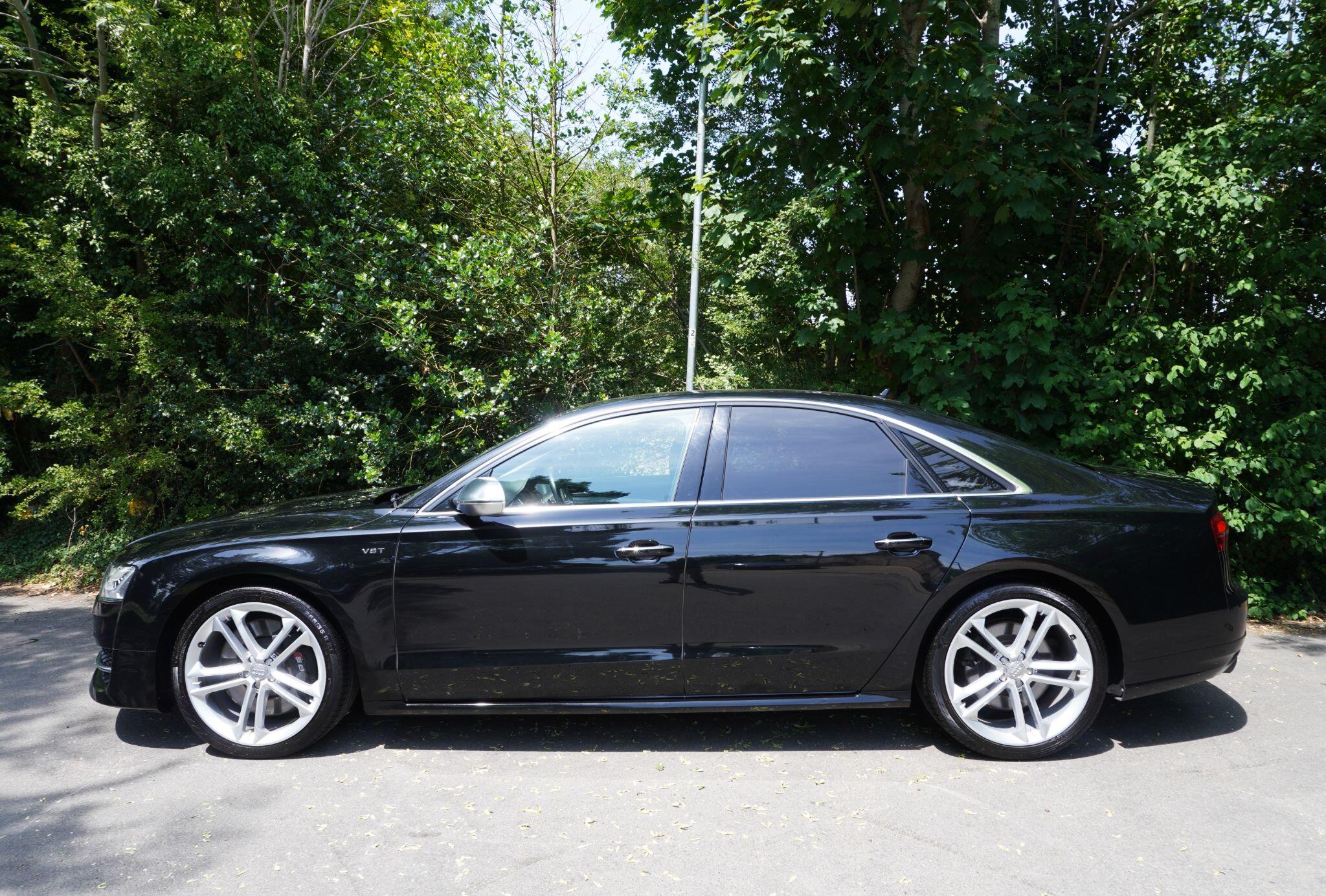 Audi S8 view 4
