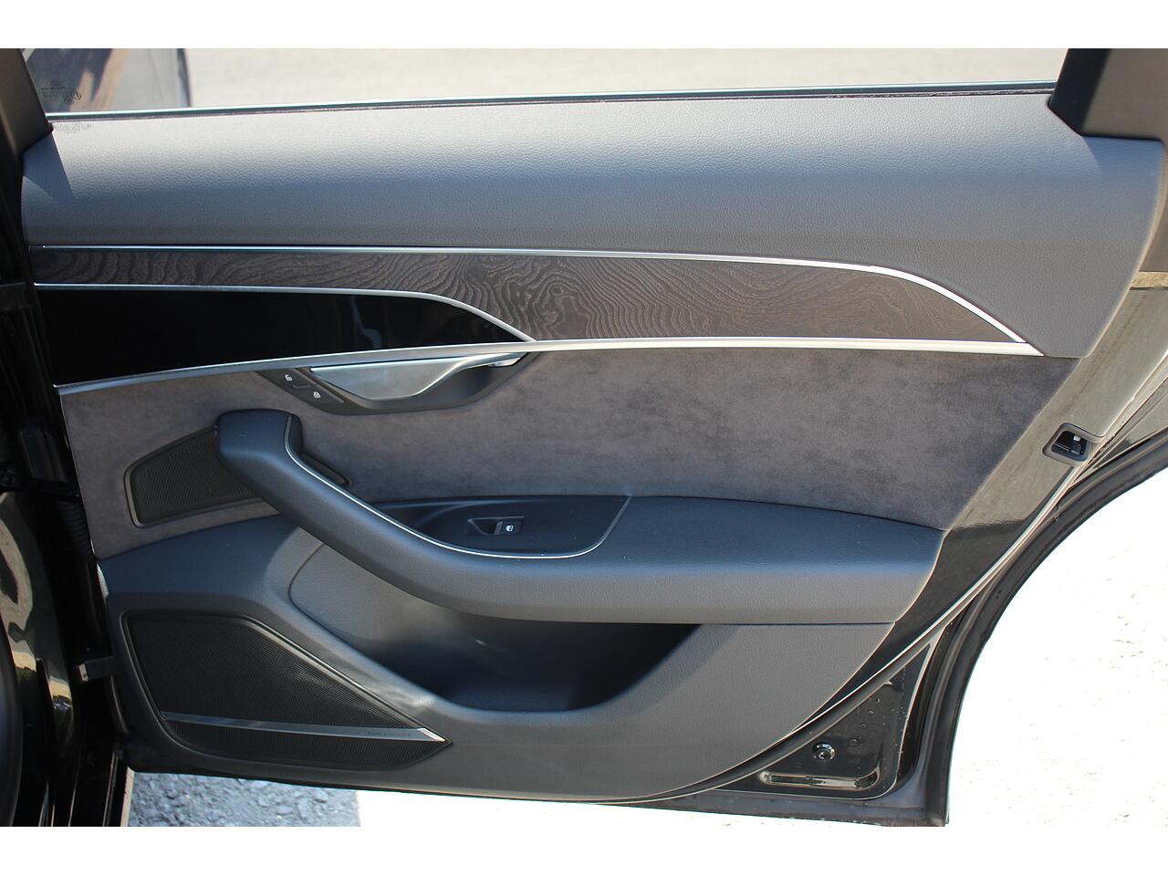Audi A8 view 39