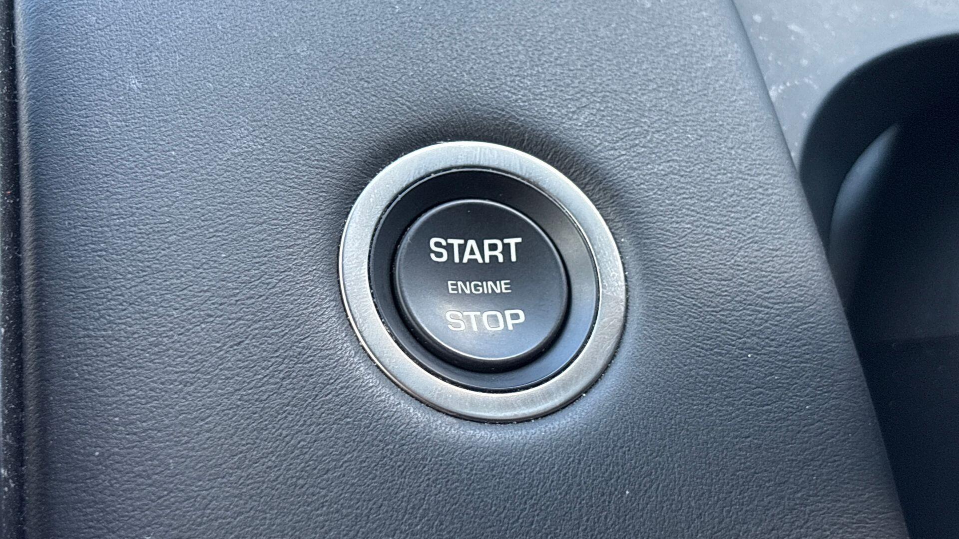 Land Rover Discovery Sport view 31