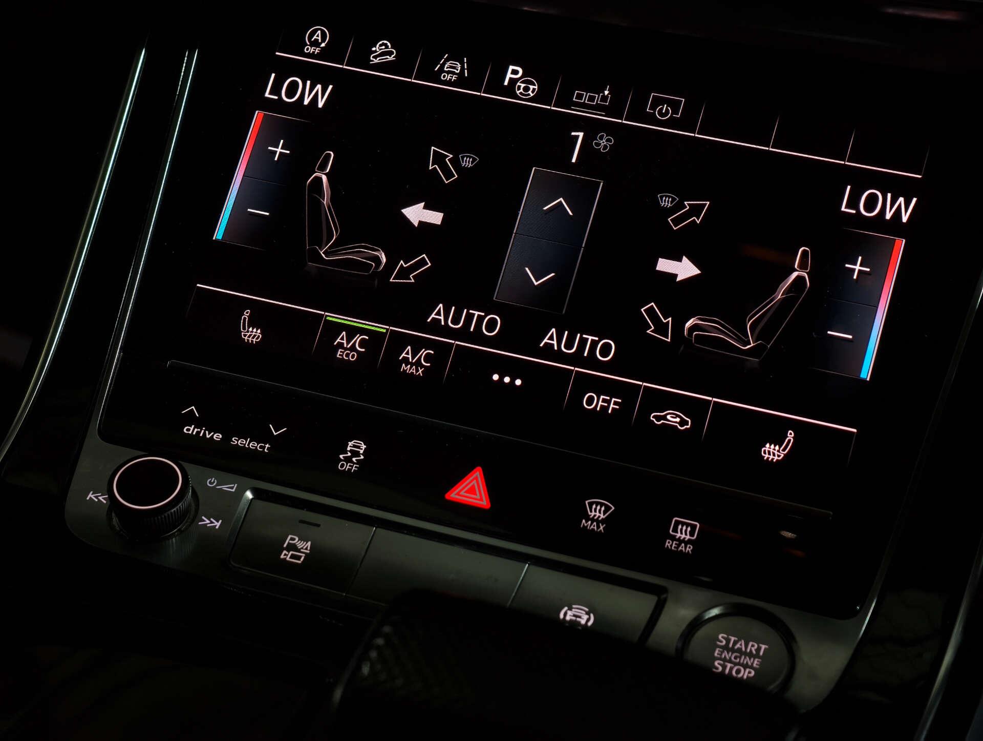 Audi Q8 view 34