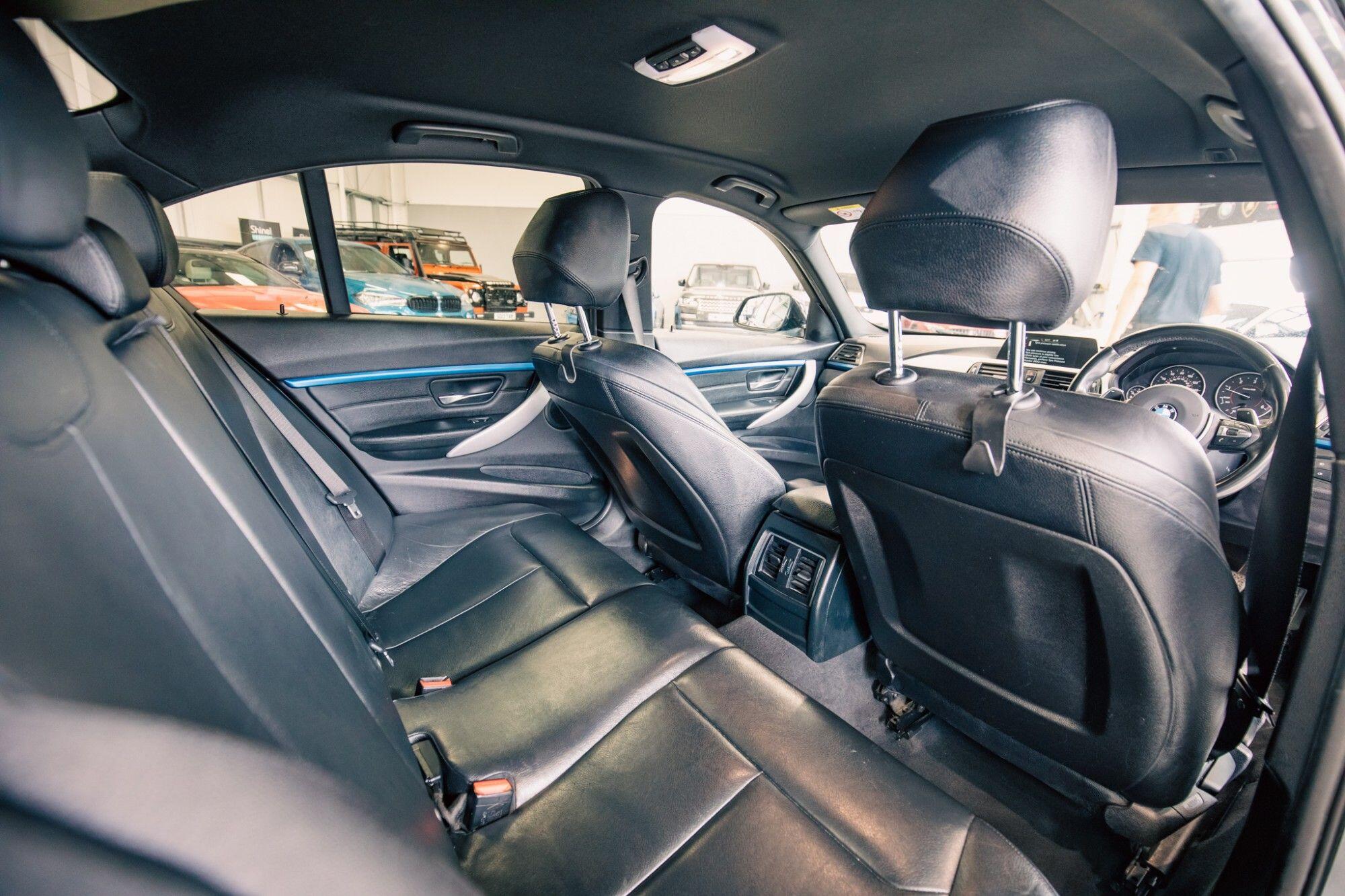 BMW 3 Series view 9