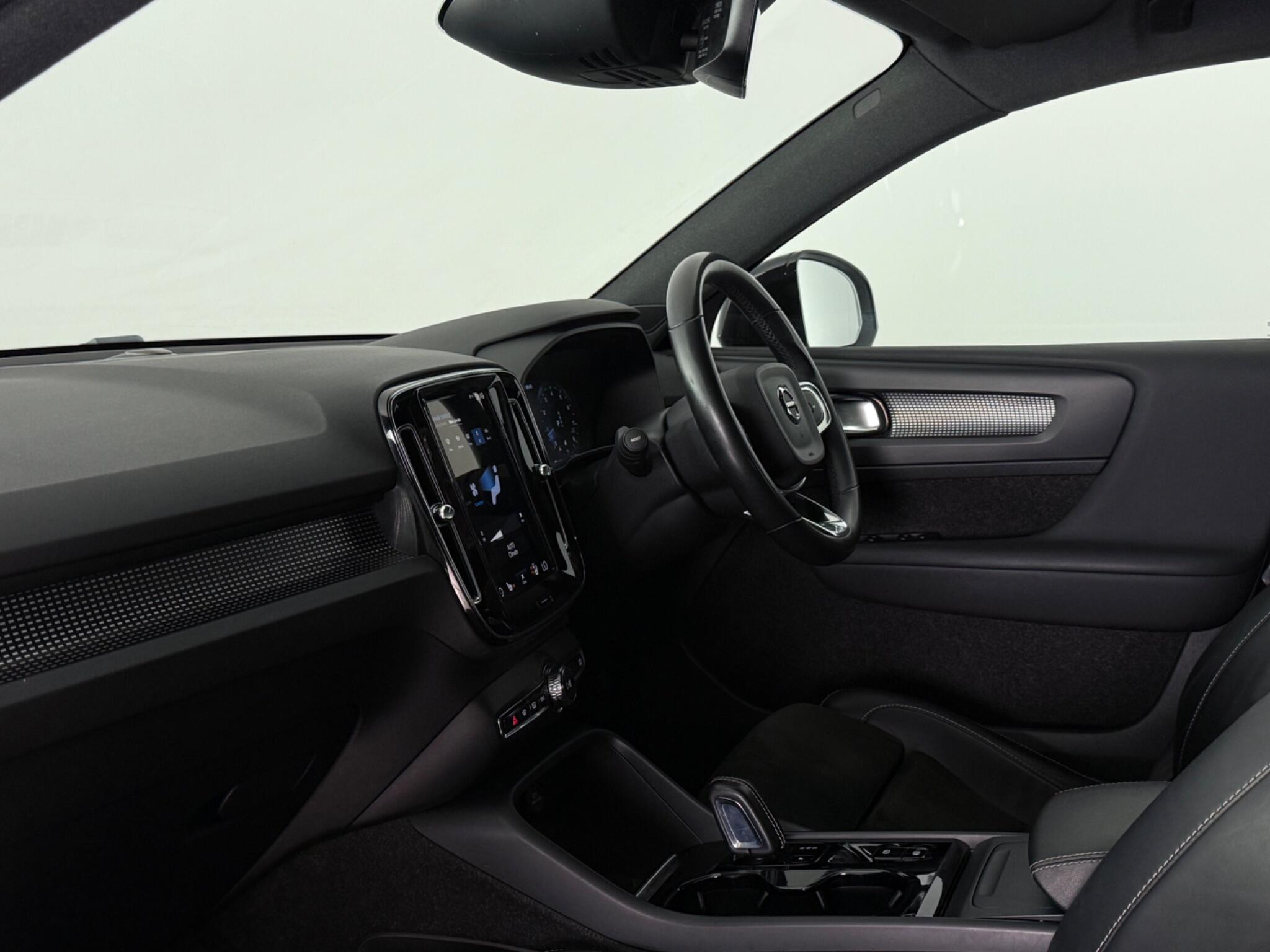 Volvo XC40 view 4