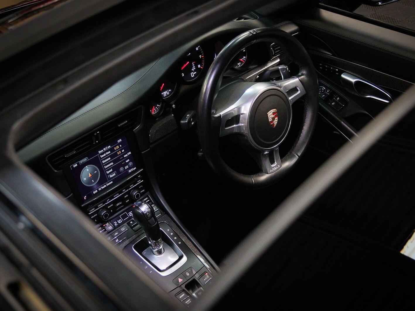 Porsche 911 view 8