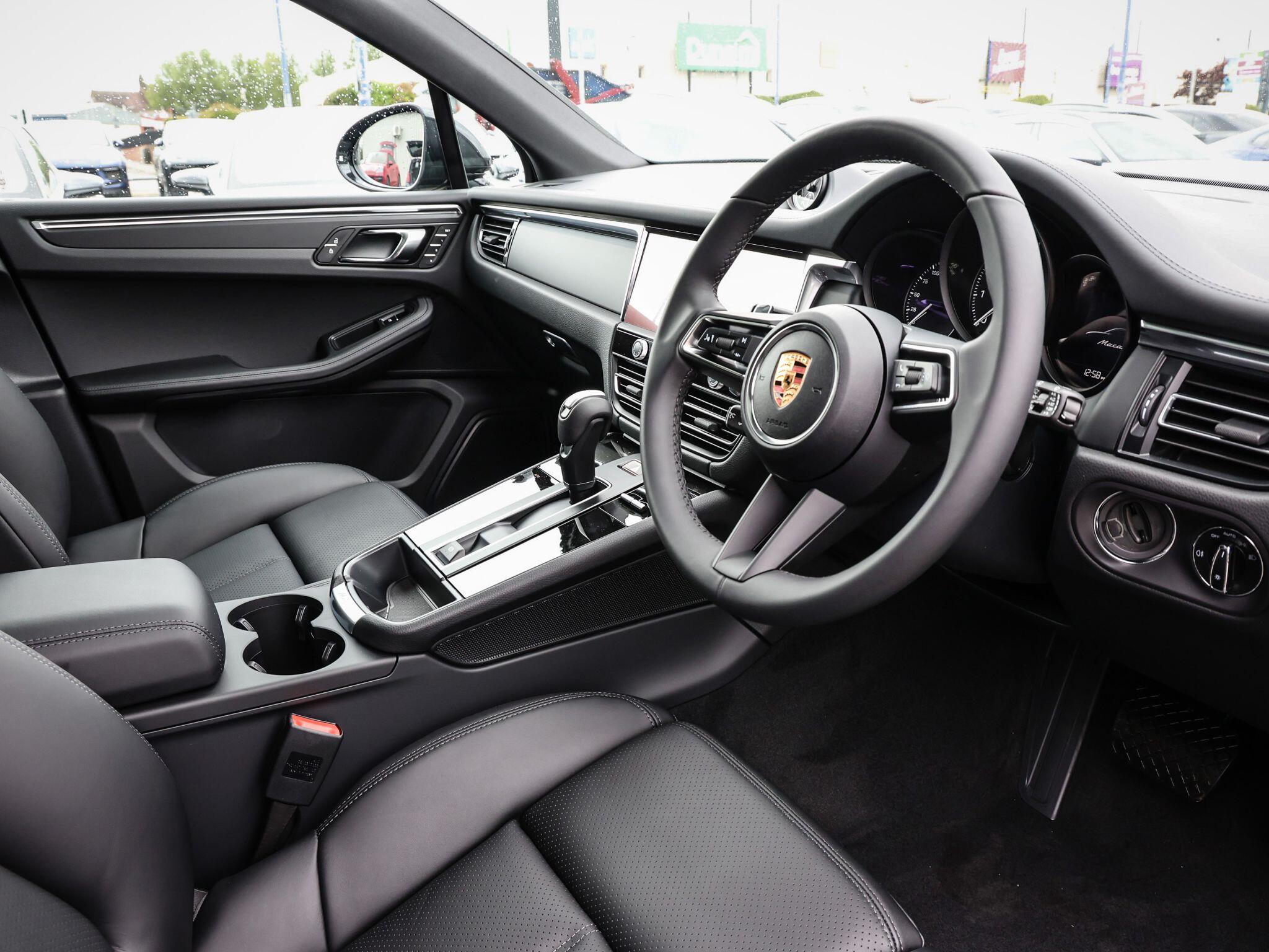 Porsche Macan view 41
