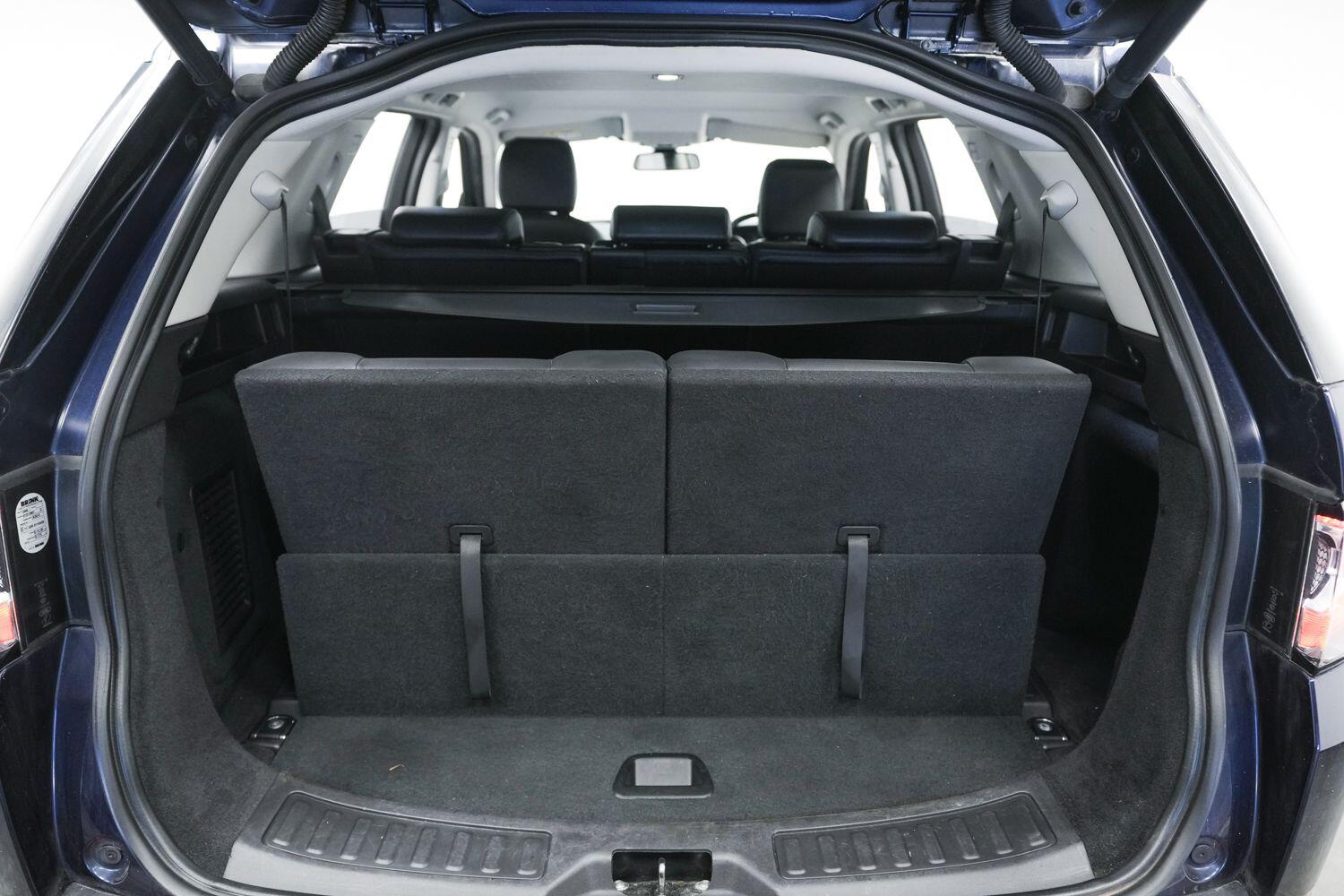 Land Rover Discovery Sport view 9