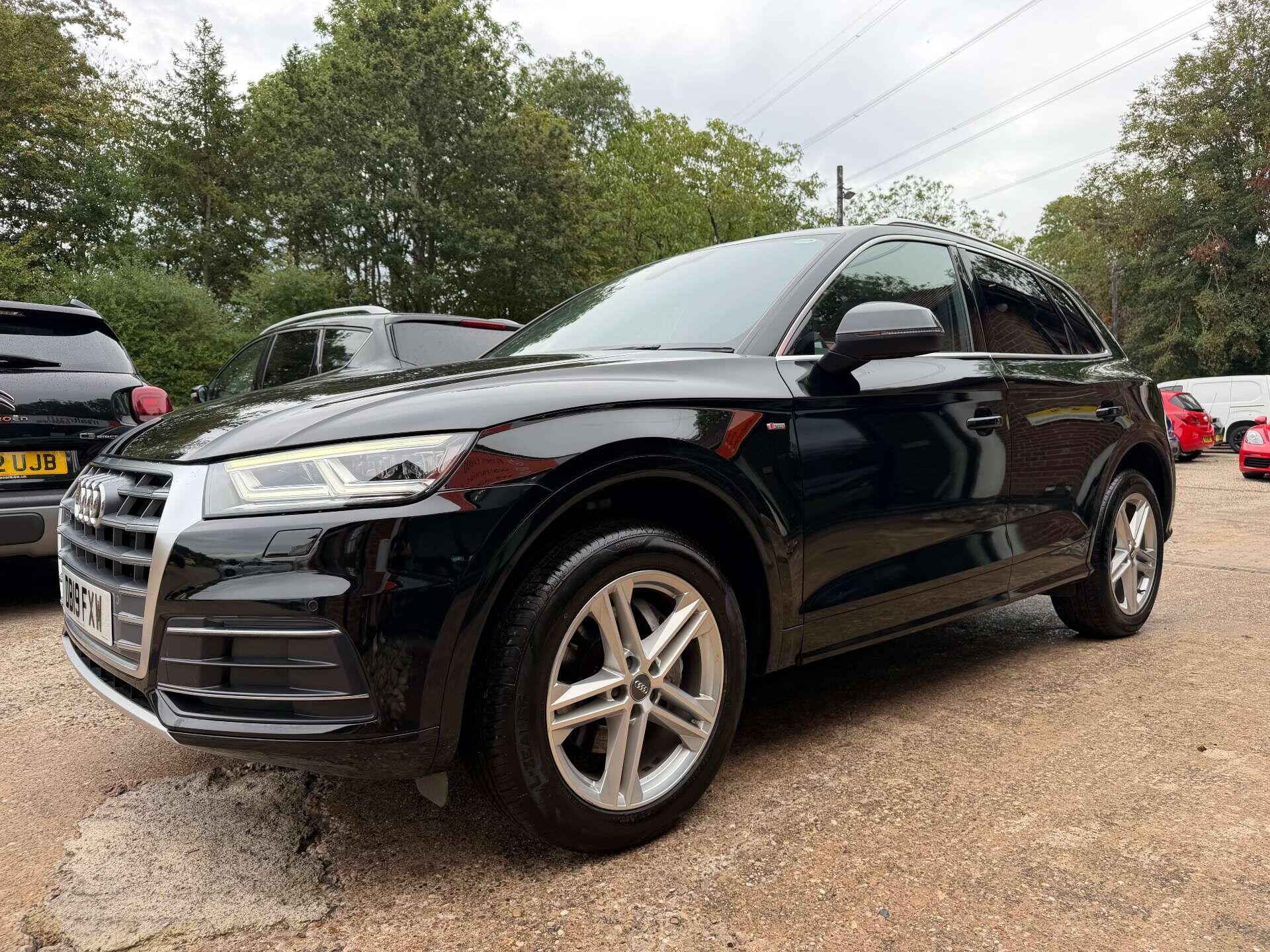 Audi Q5 view 14