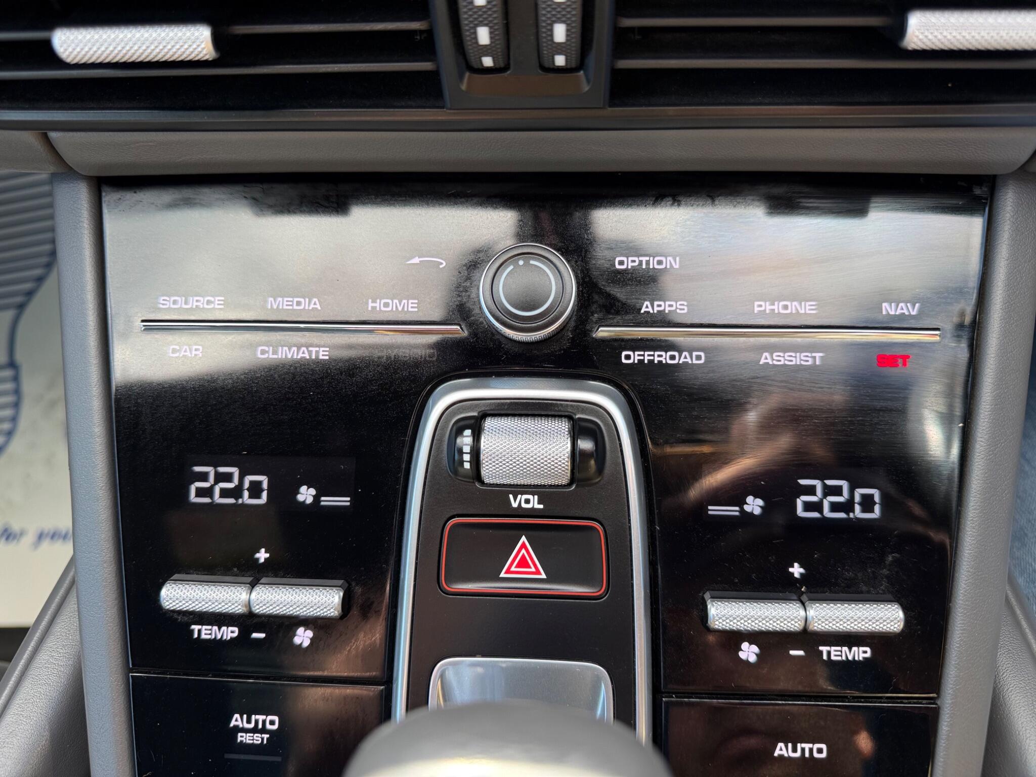 Porsche Cayenne view 39