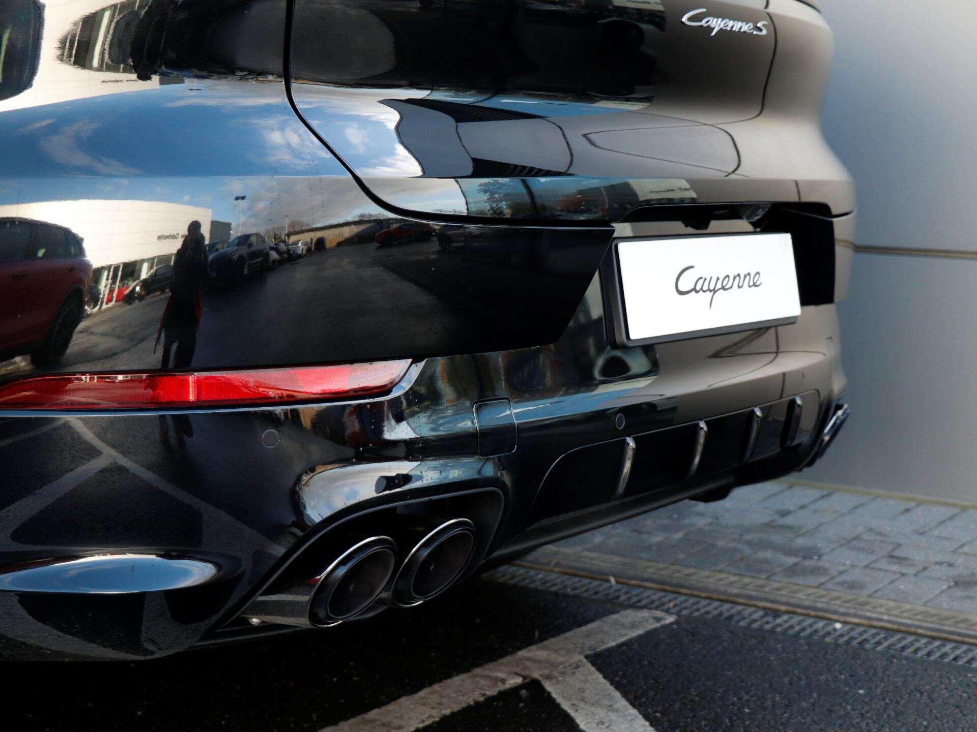 Porsche Cayenne view 33