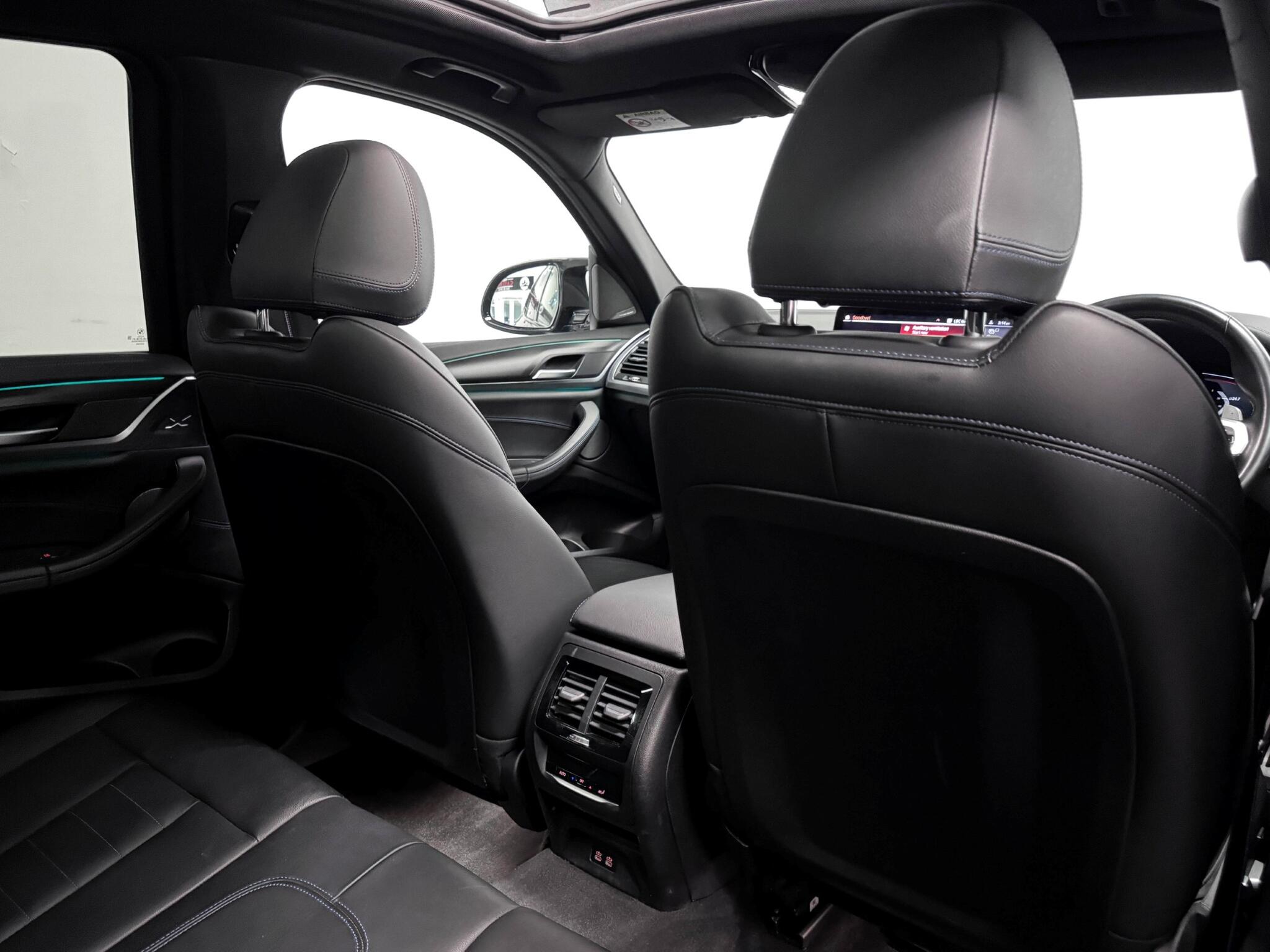 BMW X3 view 11