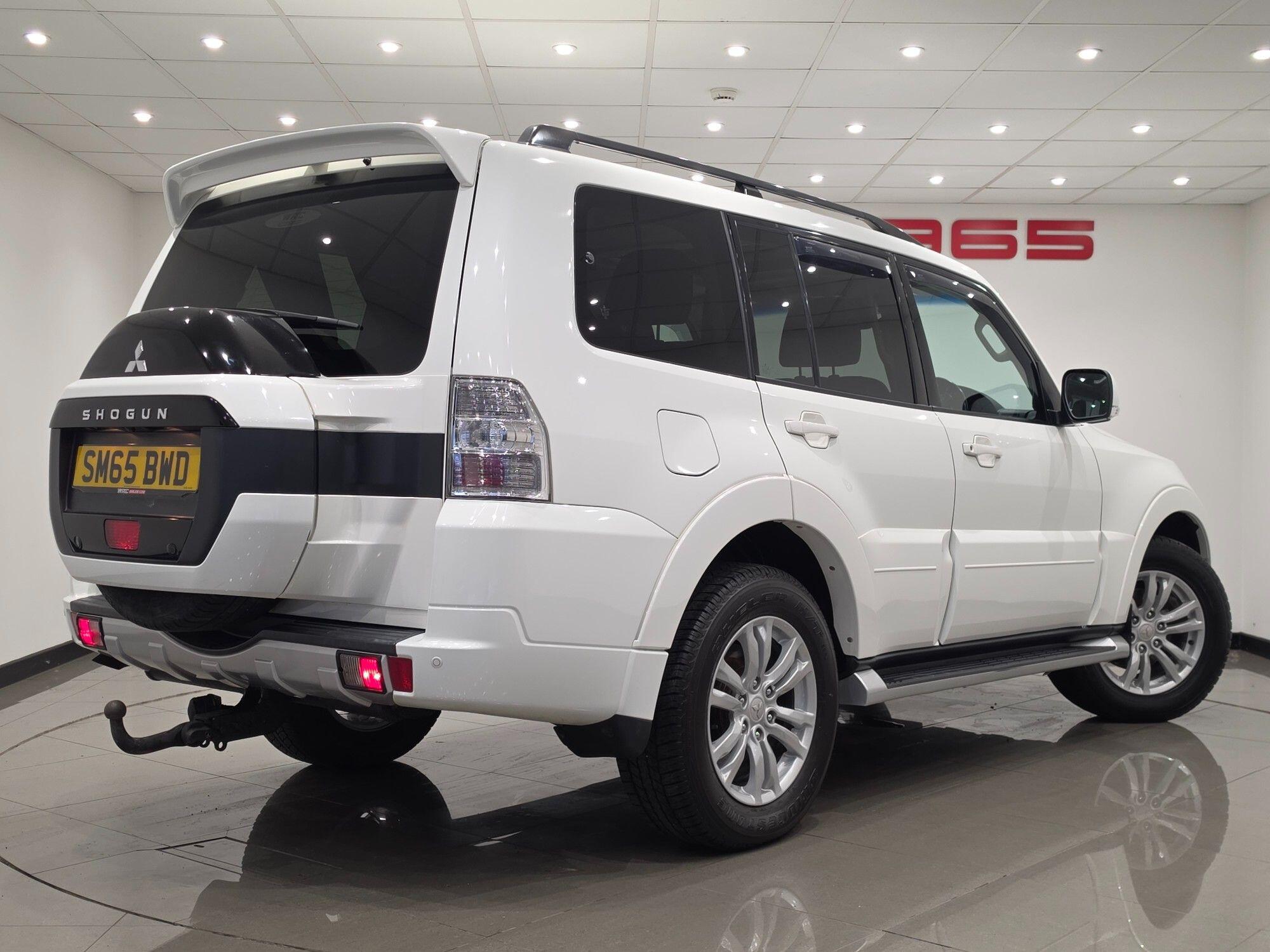 Mitsubishi Shogun view 6