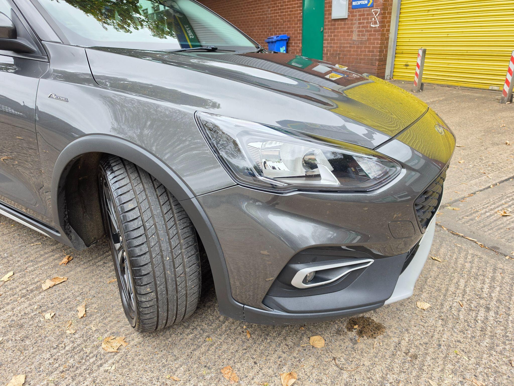 Ford Focus view 13