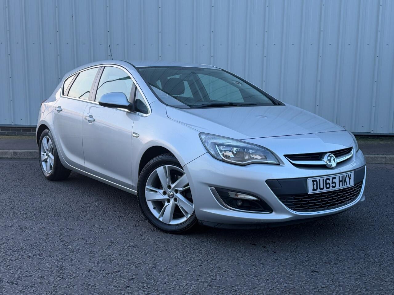 Vauxhall Astra main image