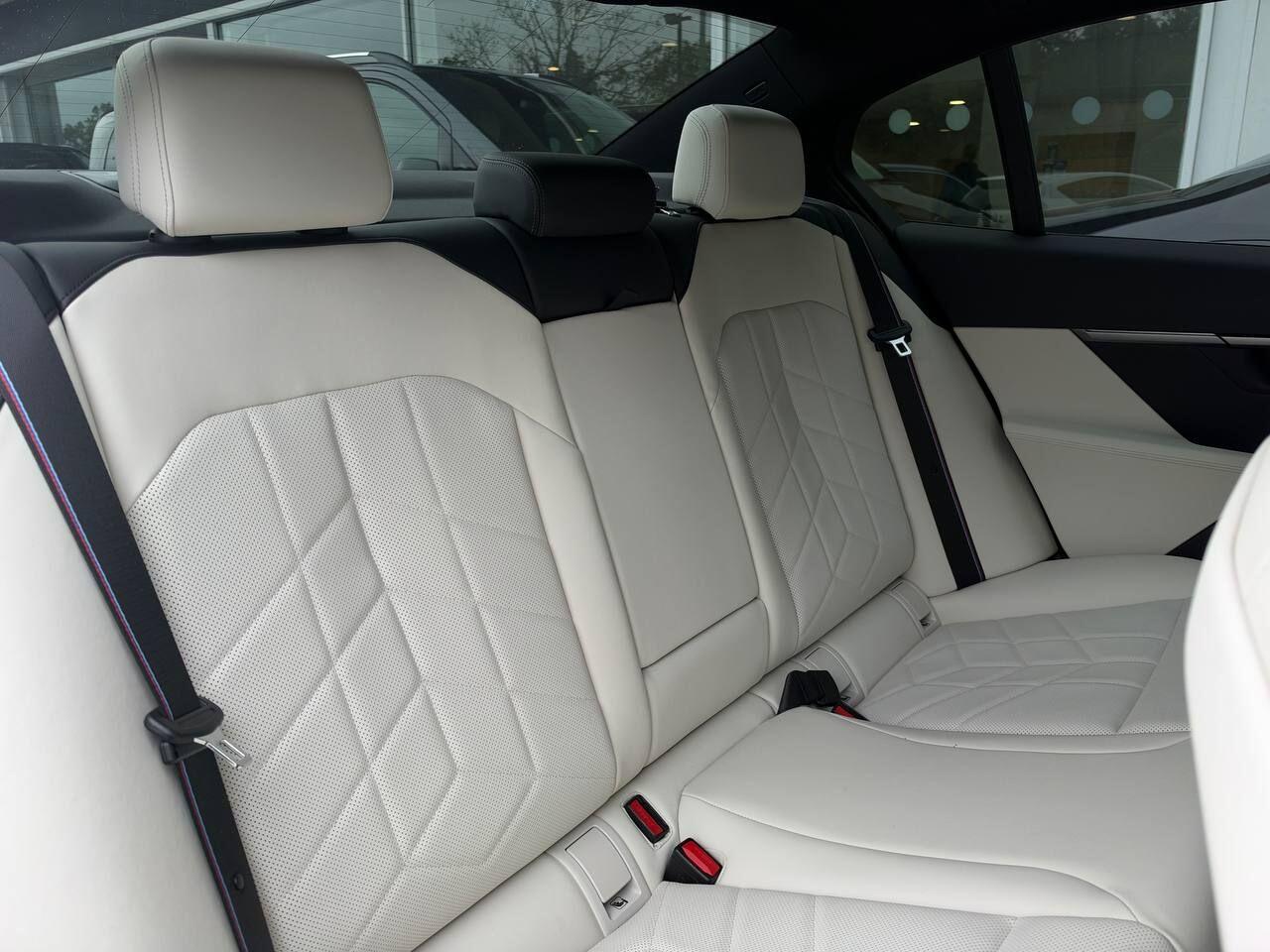 BMW i5 view 21