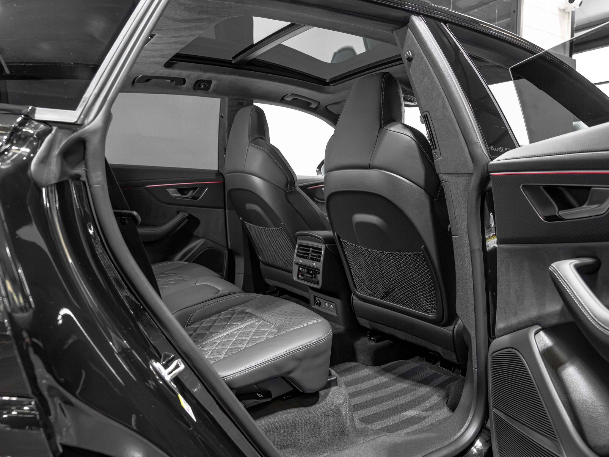 Audi SQ8 view 27