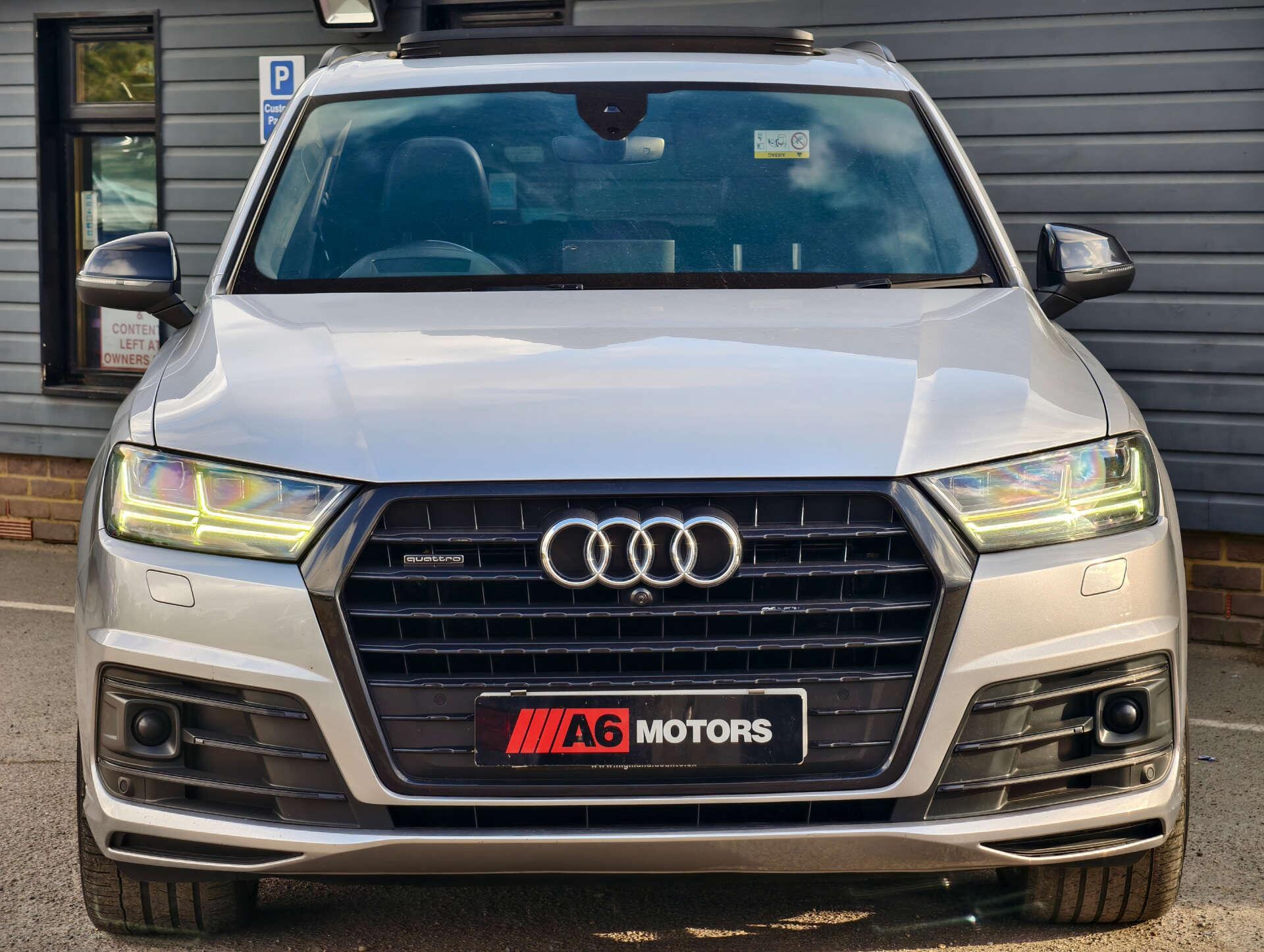 Audi Q7 view 4